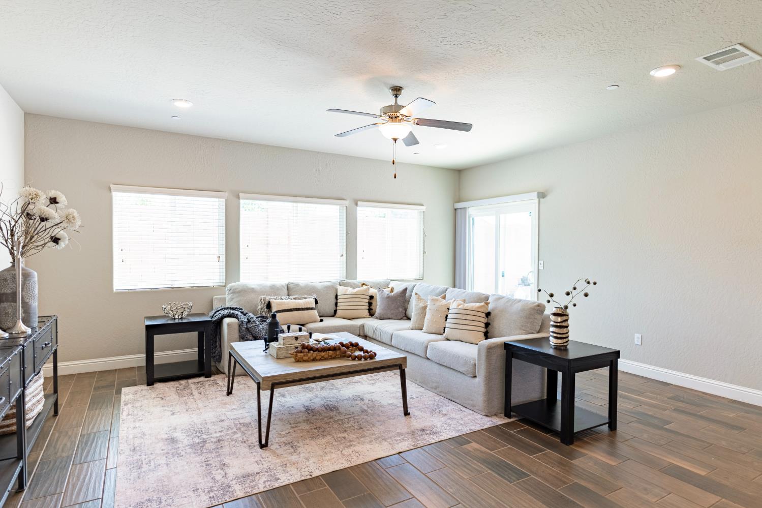 4158 Duncan Ave, Clovis, CA 93619