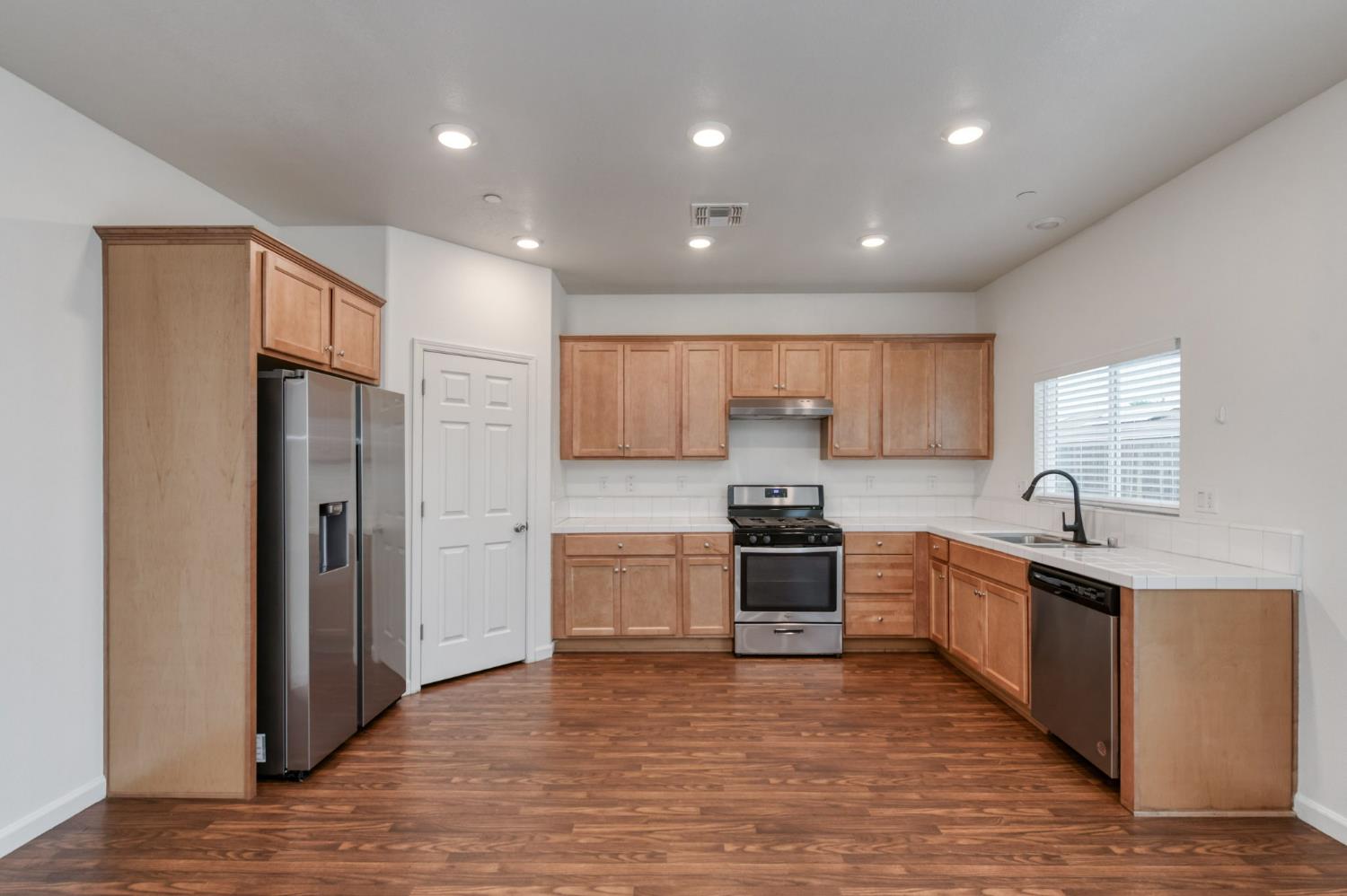 7216 E University Ave, Fresno, CA 93737