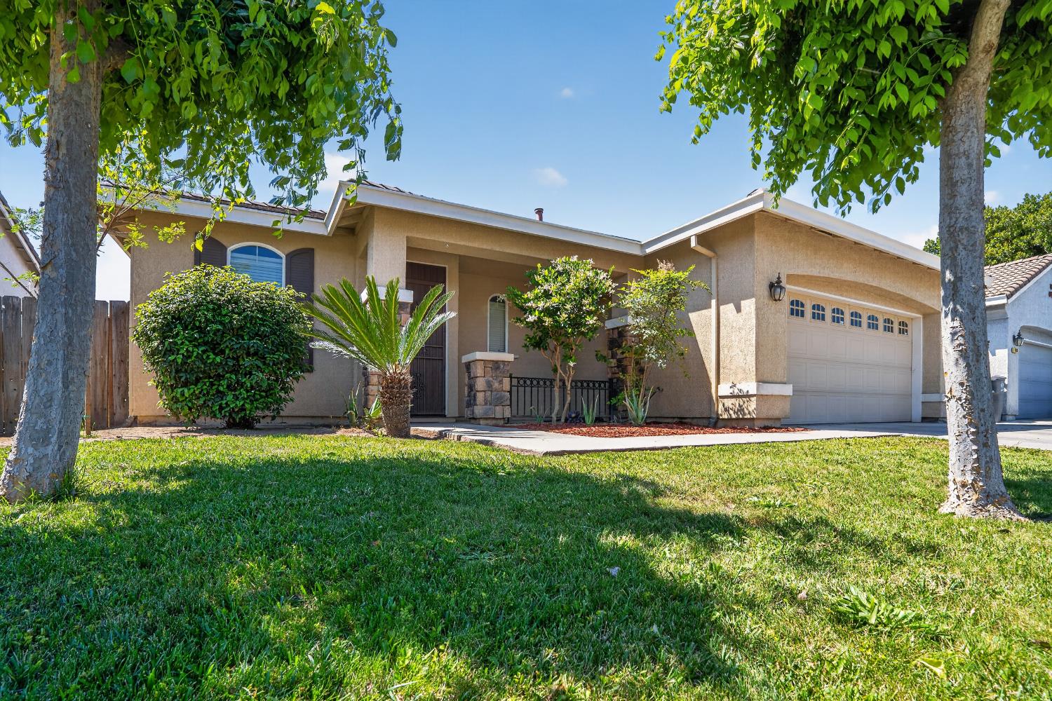 978 San Carlos Ave, Madera, CA 93637