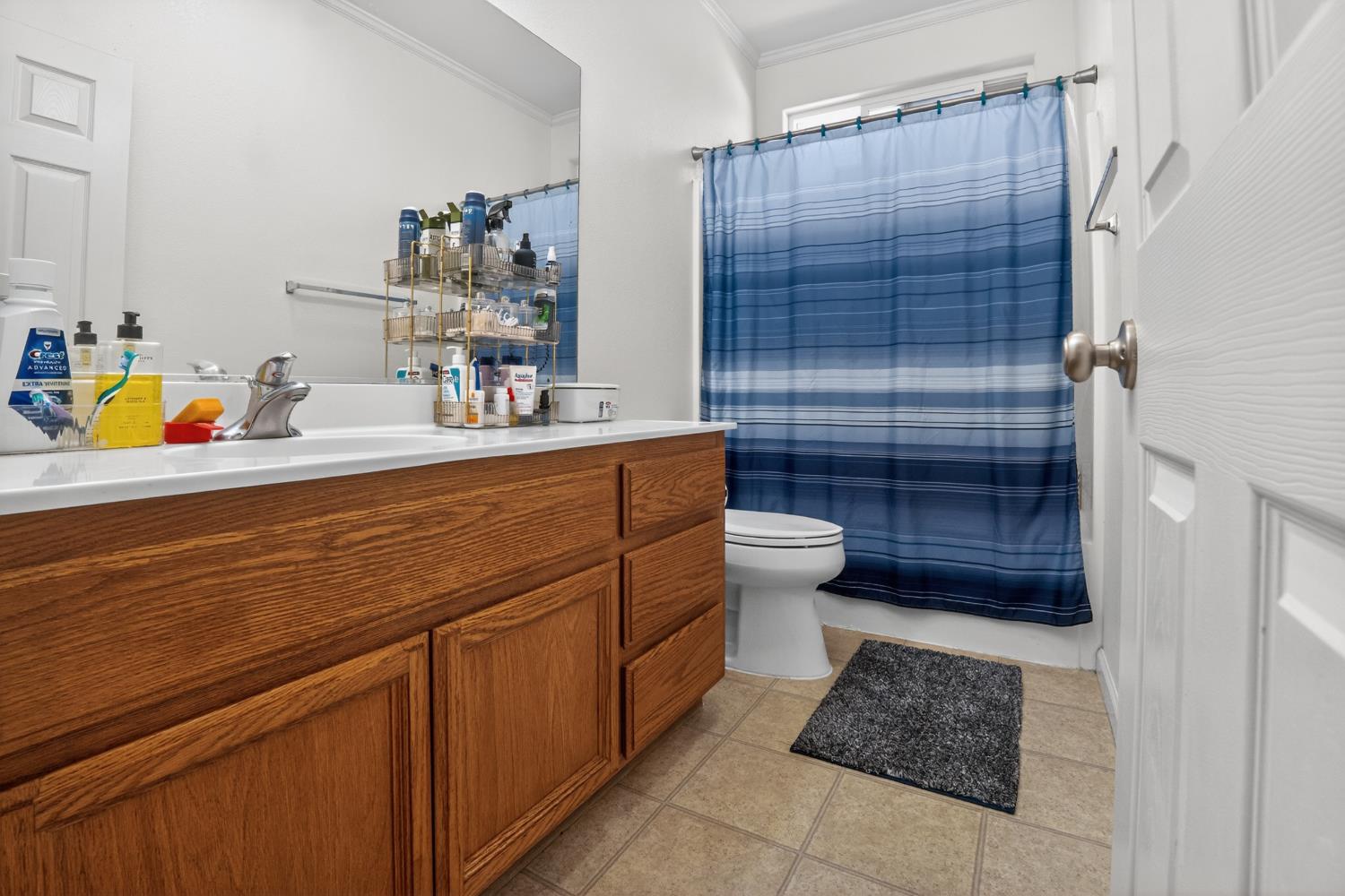 978 San Carlos Ave, Madera, CA 93637