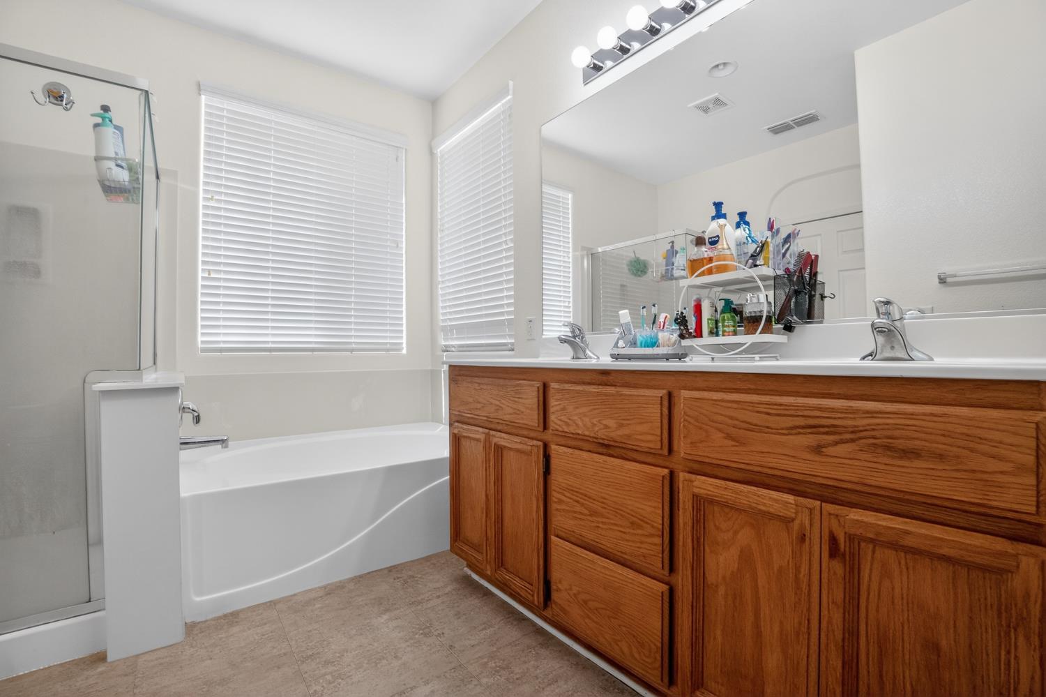 978 San Carlos Ave, Madera, CA 93637