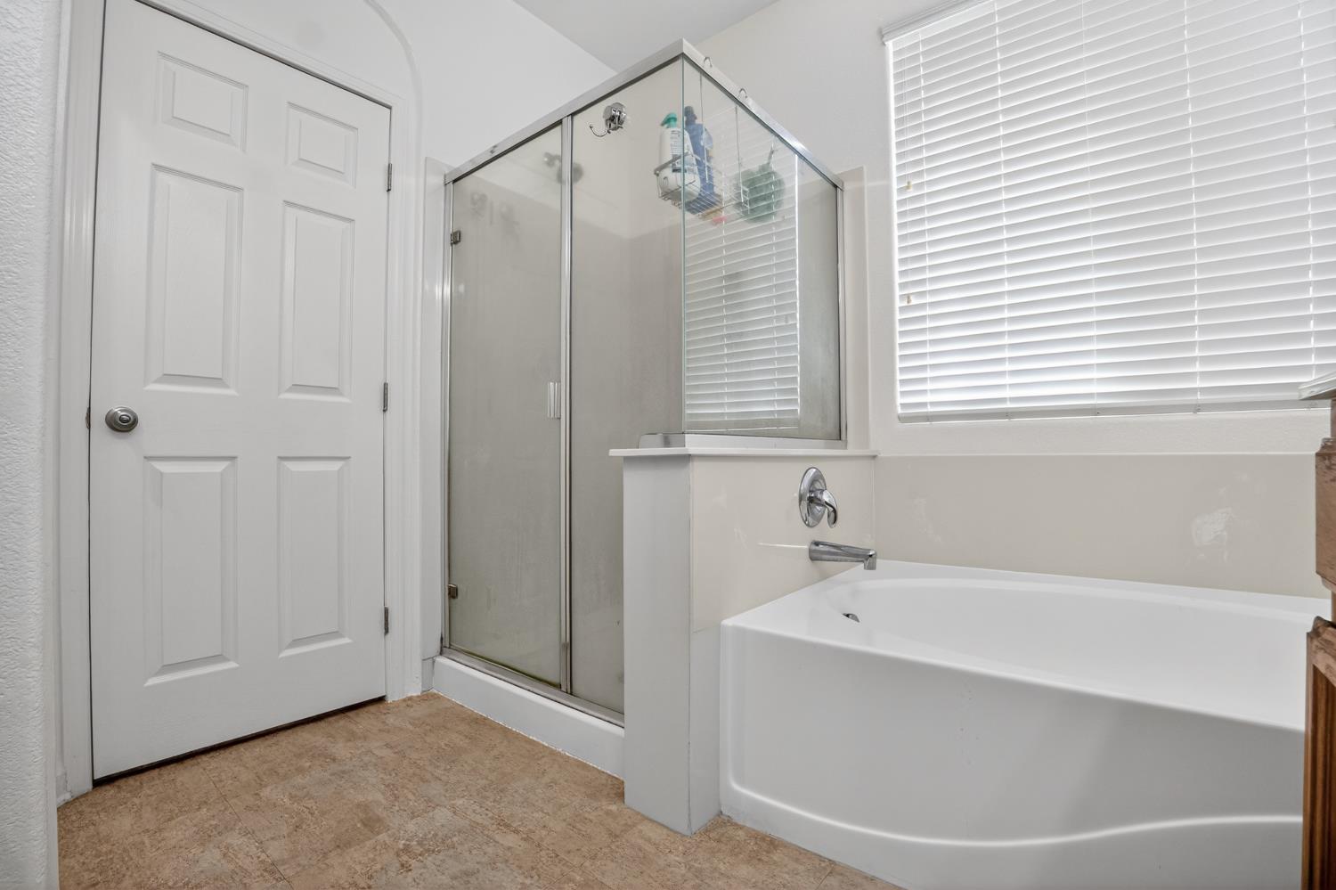 978 San Carlos Ave, Madera, CA 93637