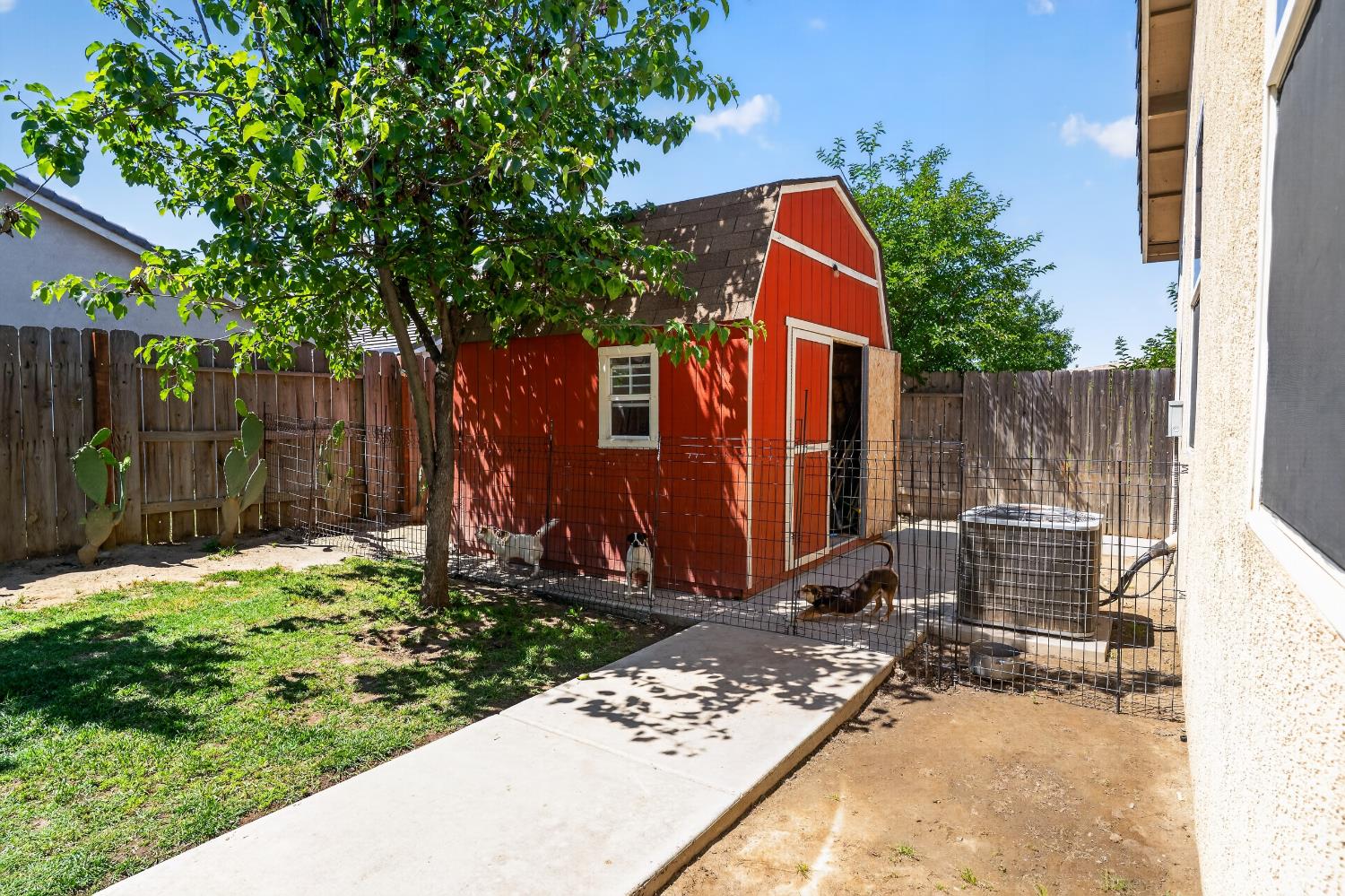 978 San Carlos Ave, Madera, CA 93637