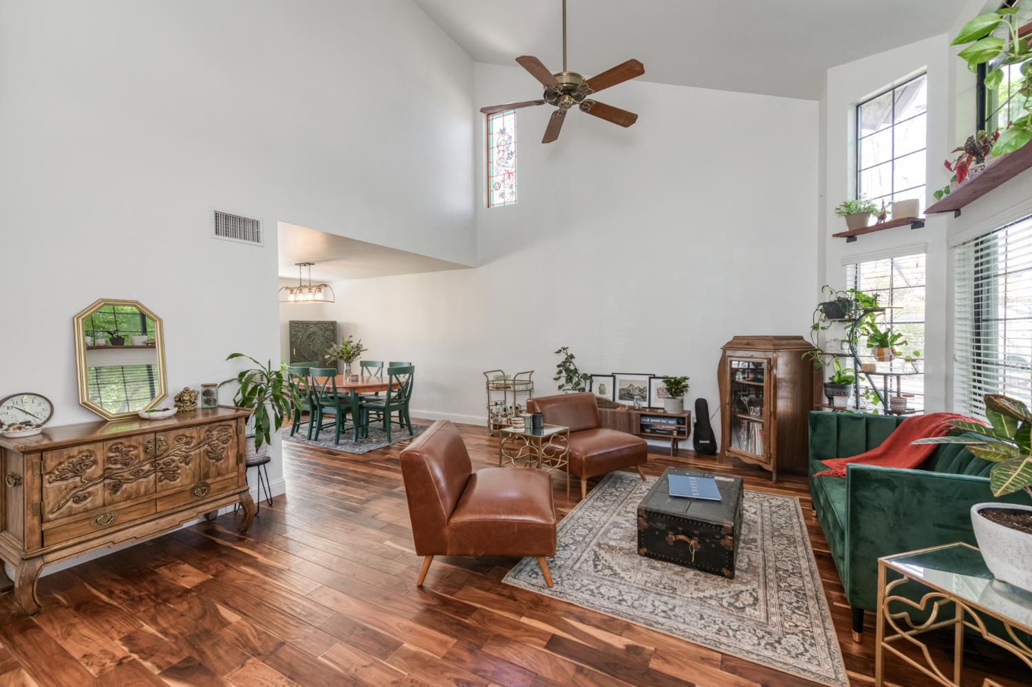 4075 W Los Altos Ave, Fresno, CA 93722
