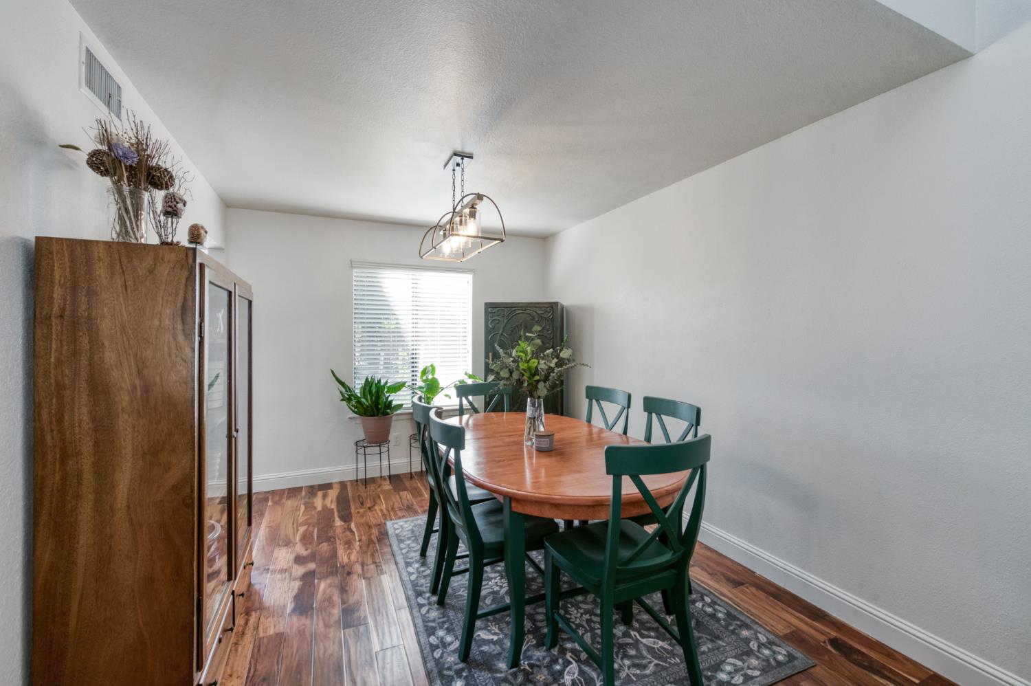 4075 W Los Altos Ave, Fresno, CA 93722