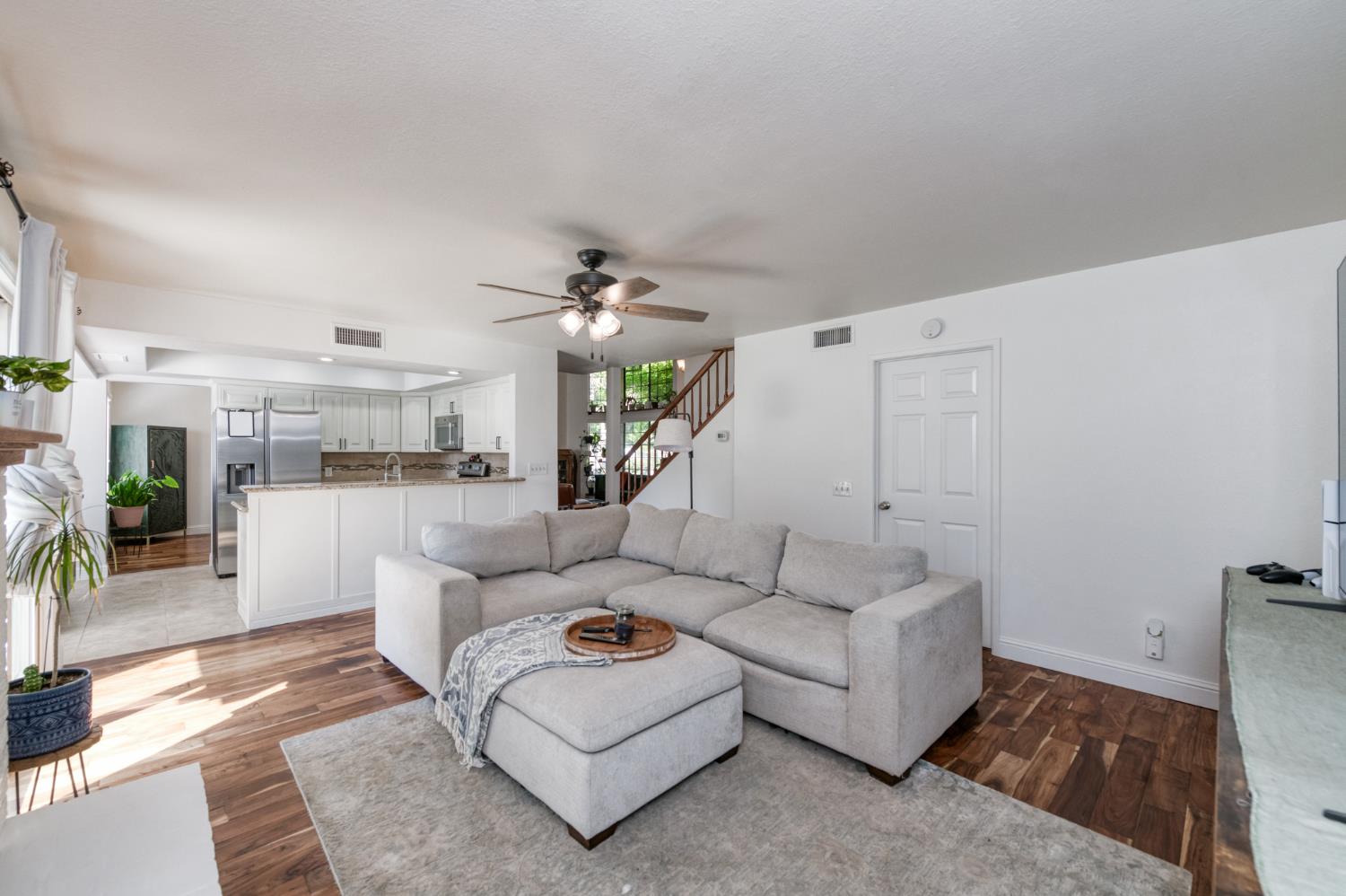 4075 W Los Altos Ave, Fresno, CA 93722