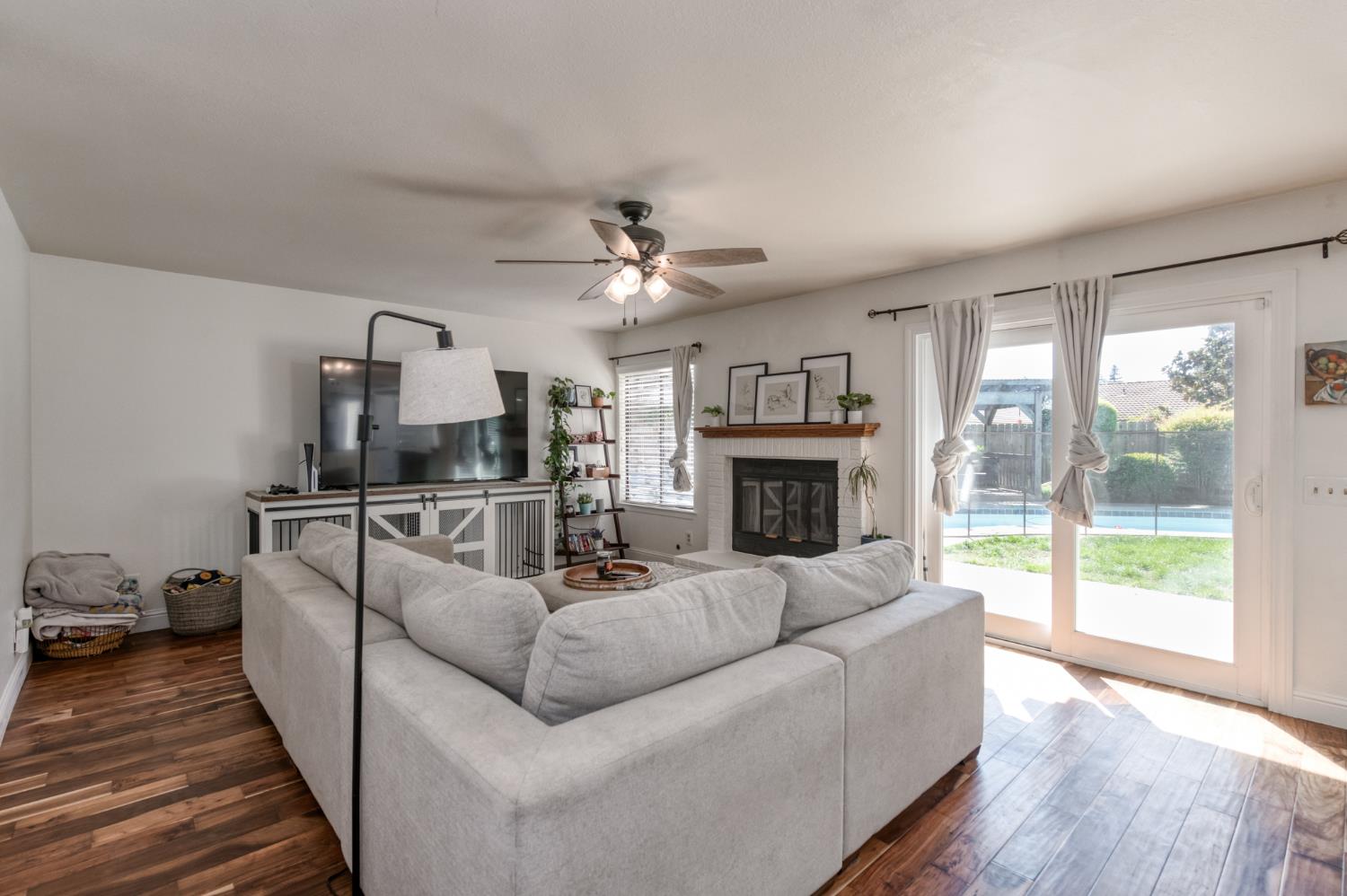 4075 W Los Altos Ave, Fresno, CA 93722