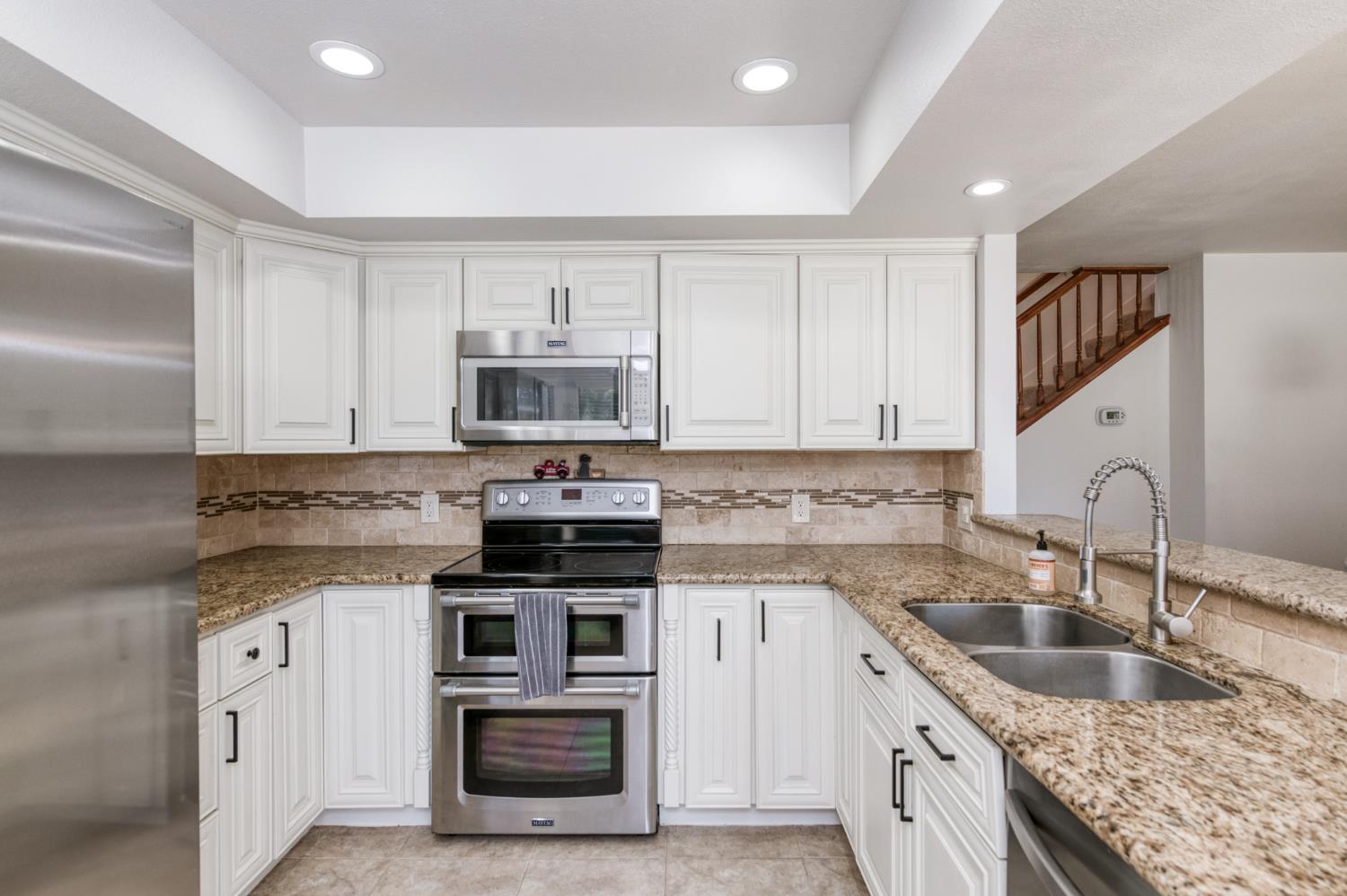 4075 W Los Altos Ave, Fresno, CA 93722