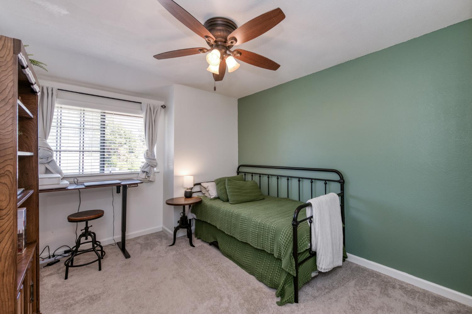 4075 W Los Altos Ave, Fresno, CA 93722