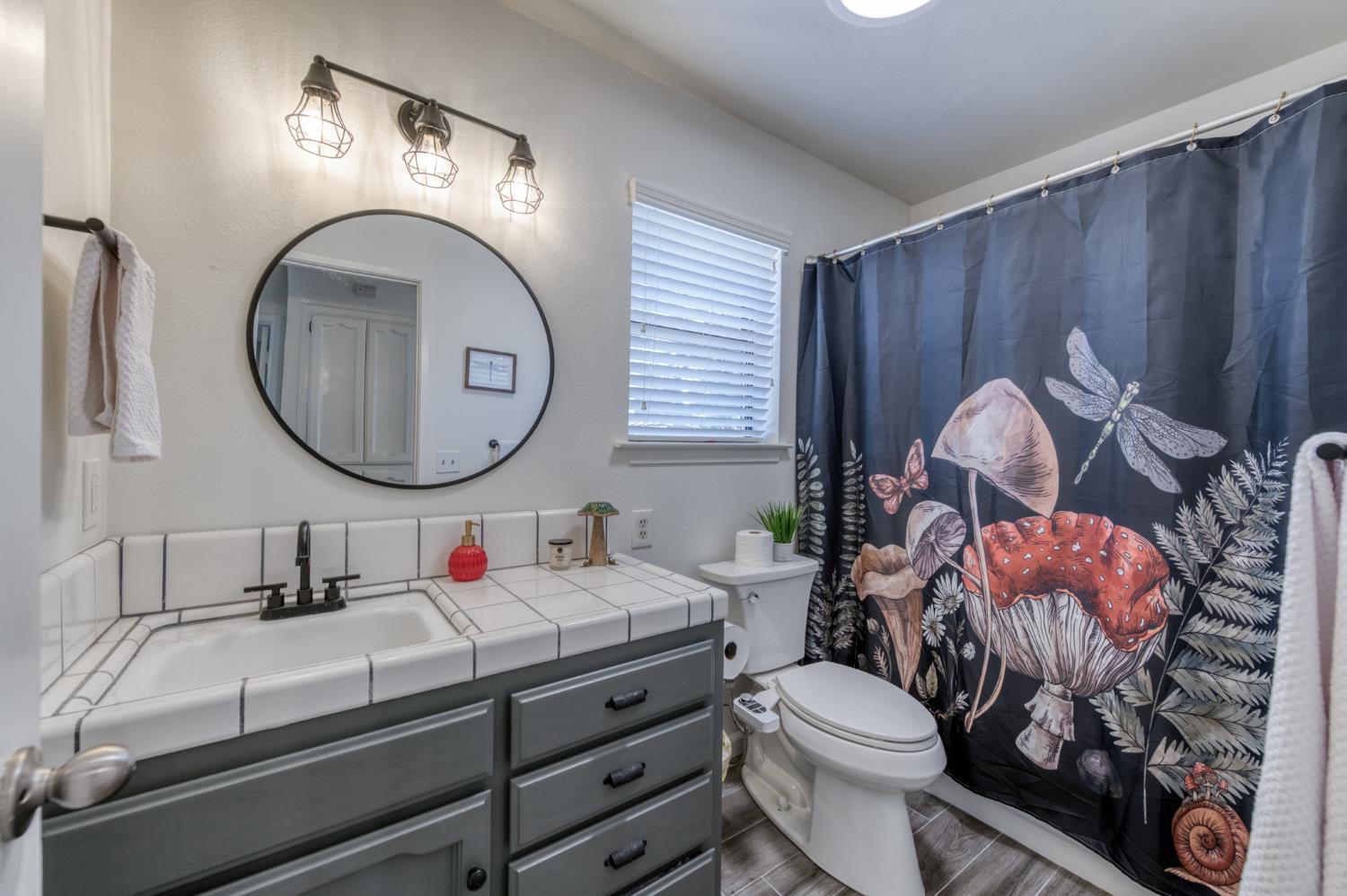 4075 W Los Altos Ave, Fresno, CA 93722
