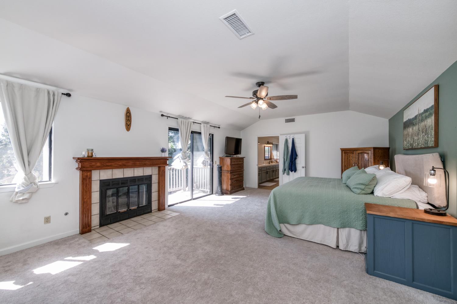 4075 W Los Altos Ave, Fresno, CA 93722