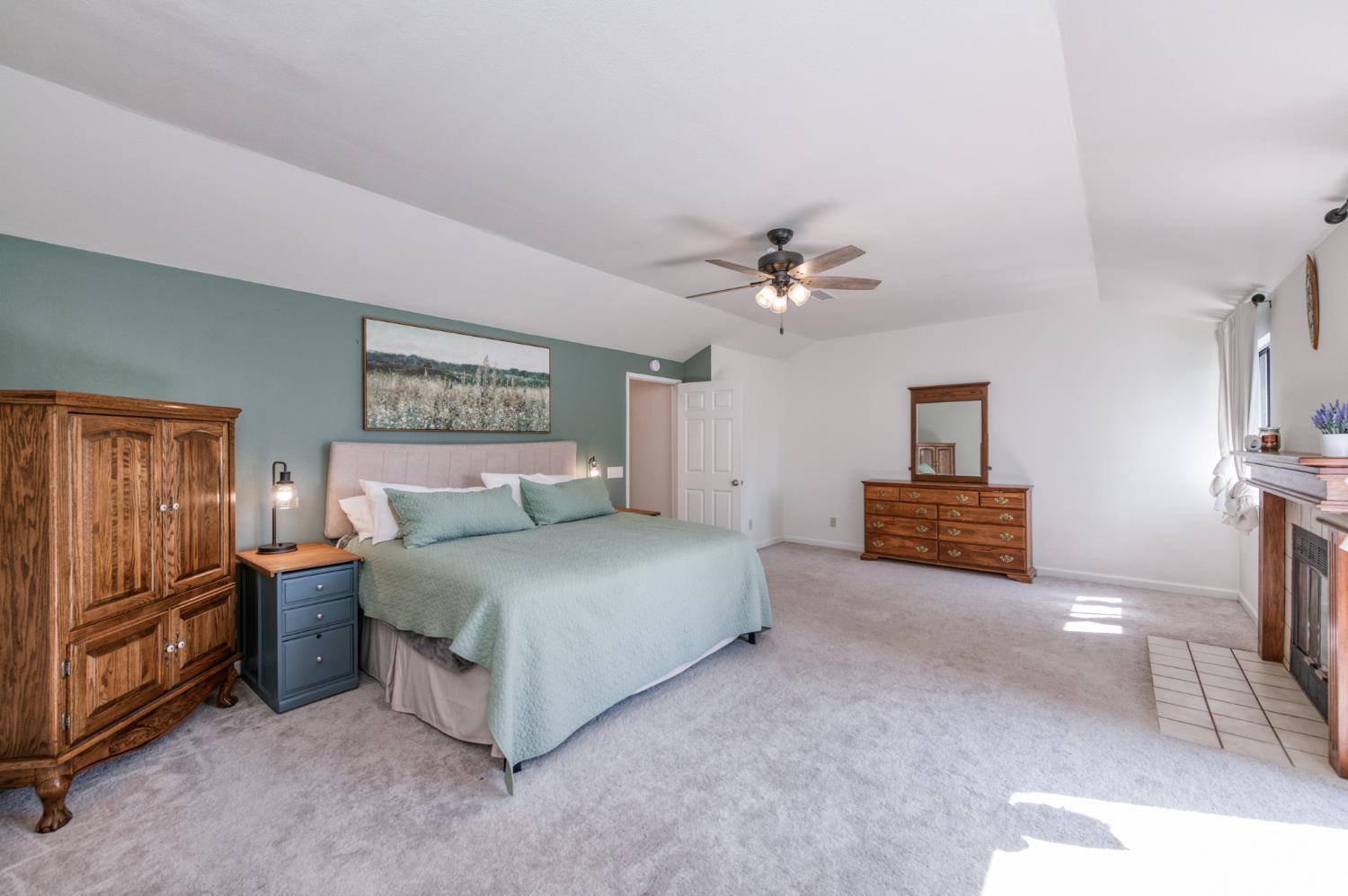 4075 W Los Altos Ave, Fresno, CA 93722