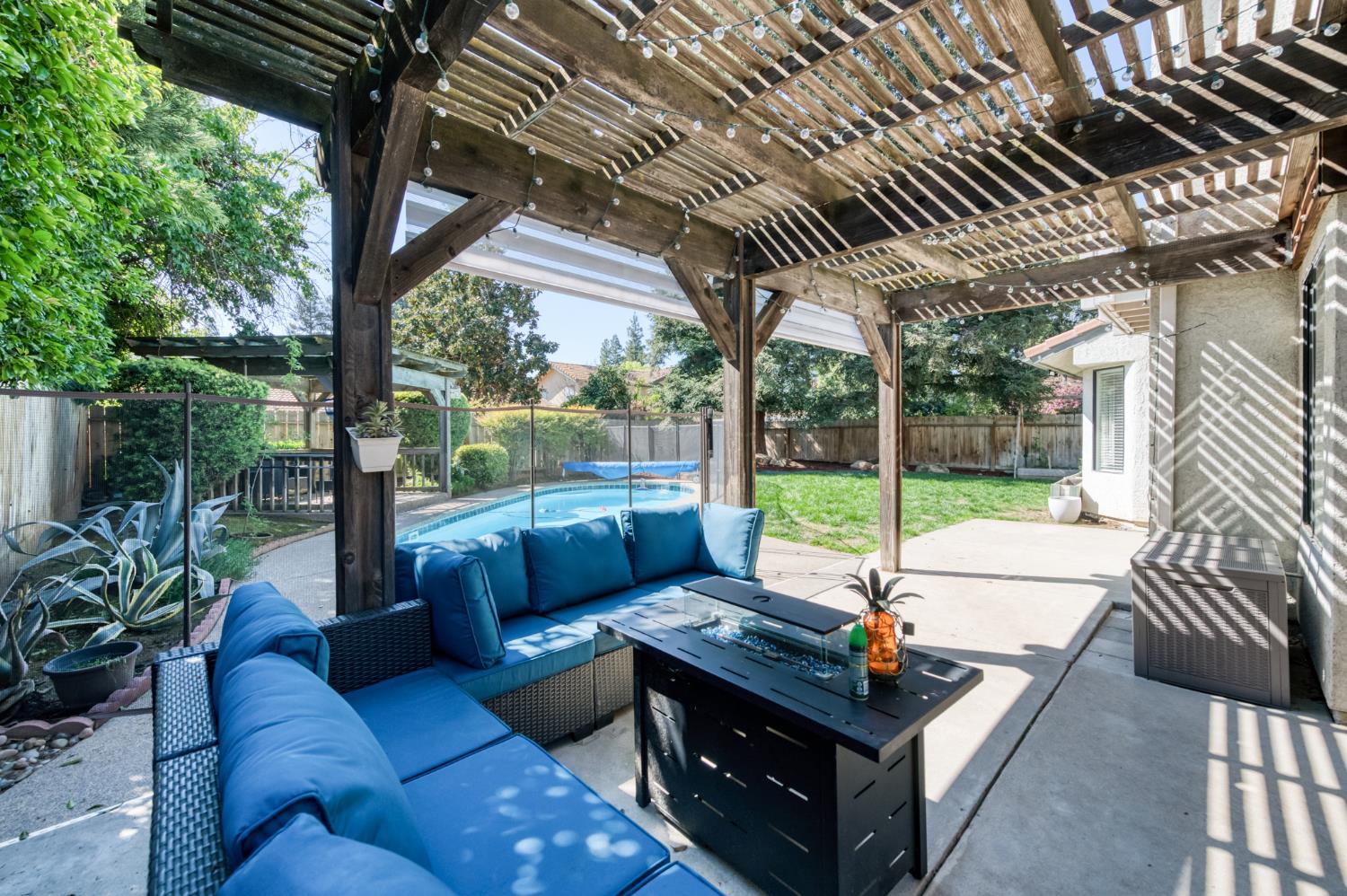 4075 W Los Altos Ave, Fresno, CA 93722