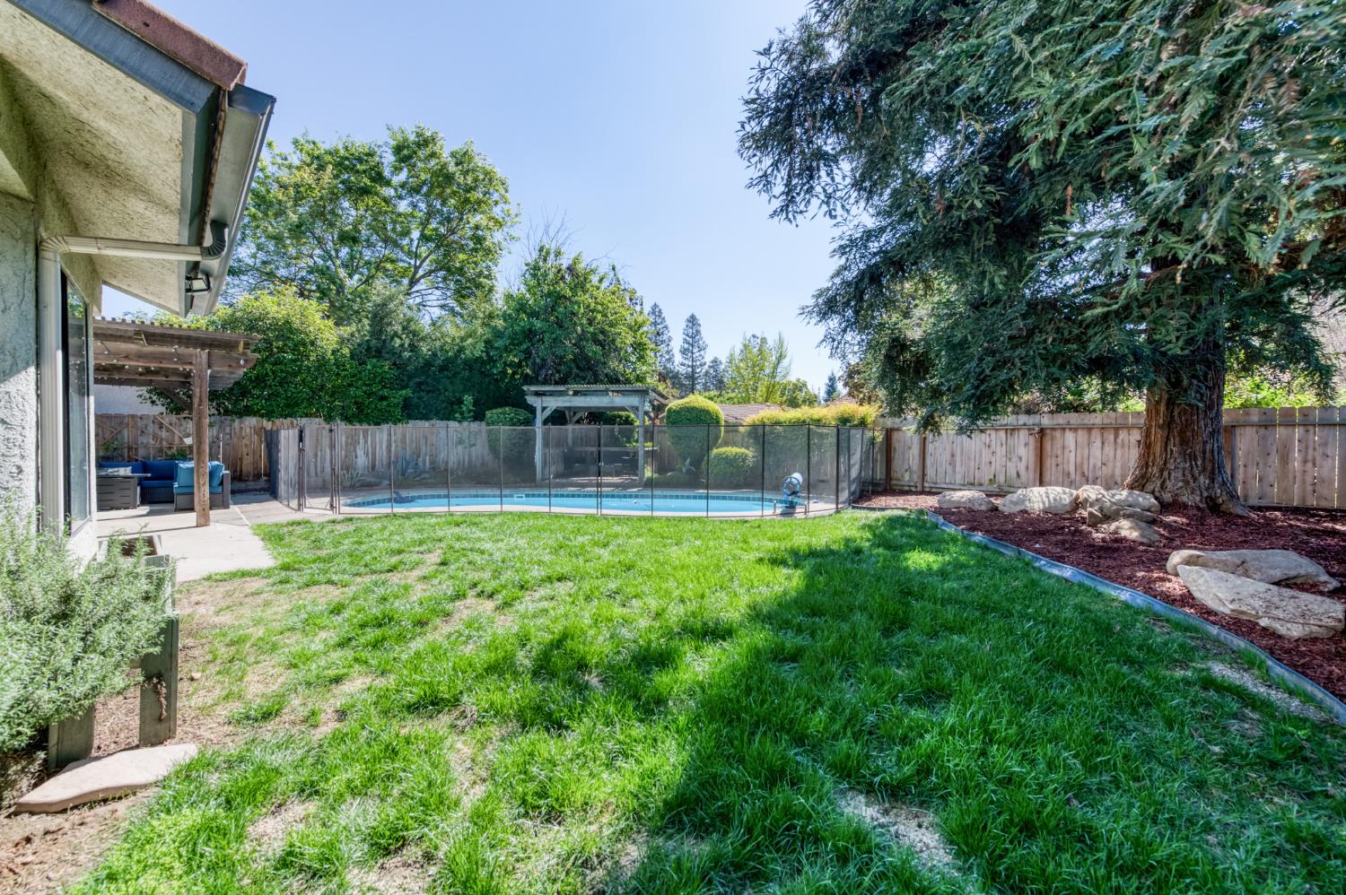 4075 W Los Altos Ave, Fresno, CA 93722