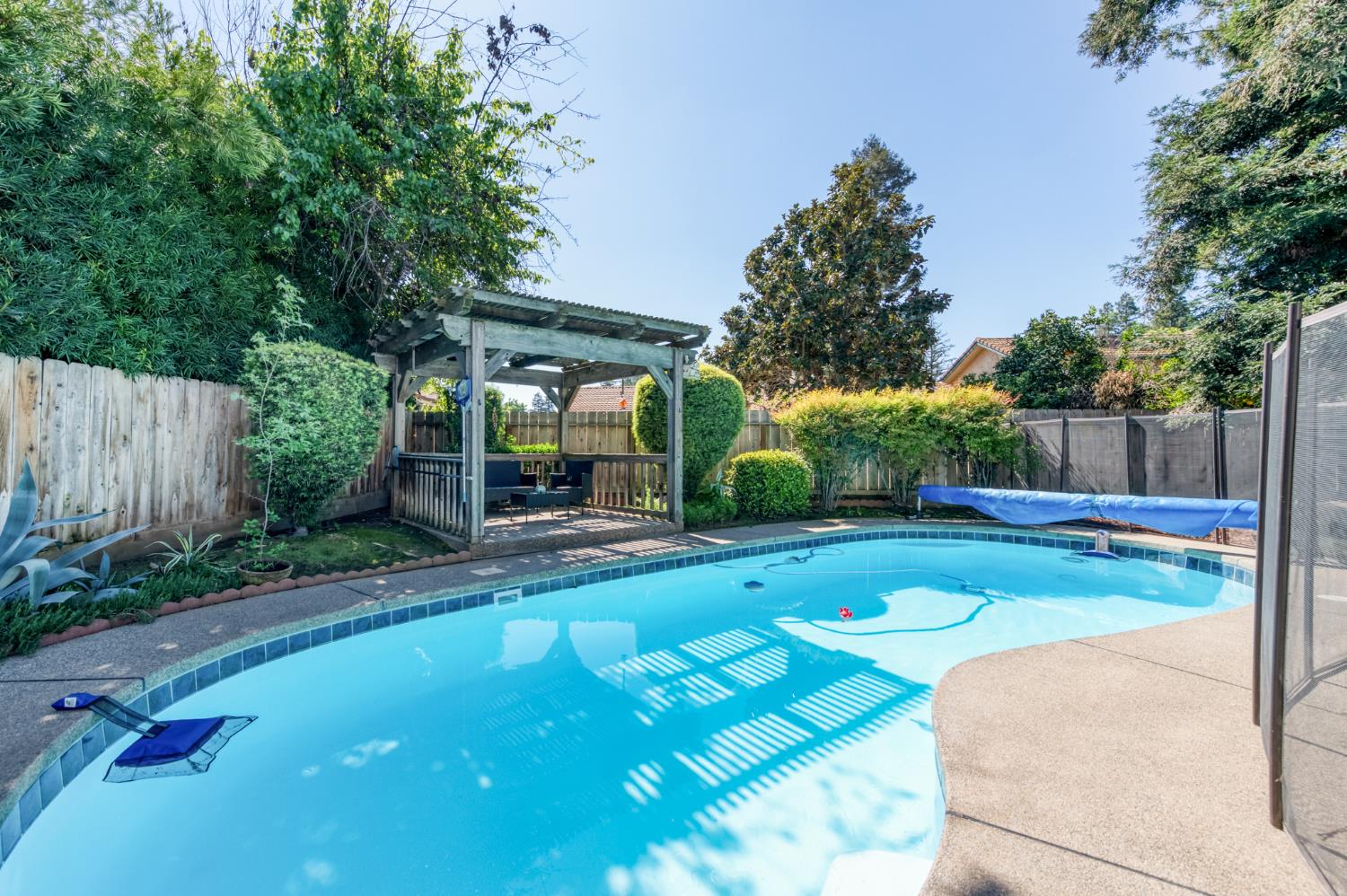 4075 W Los Altos Ave, Fresno, CA 93722