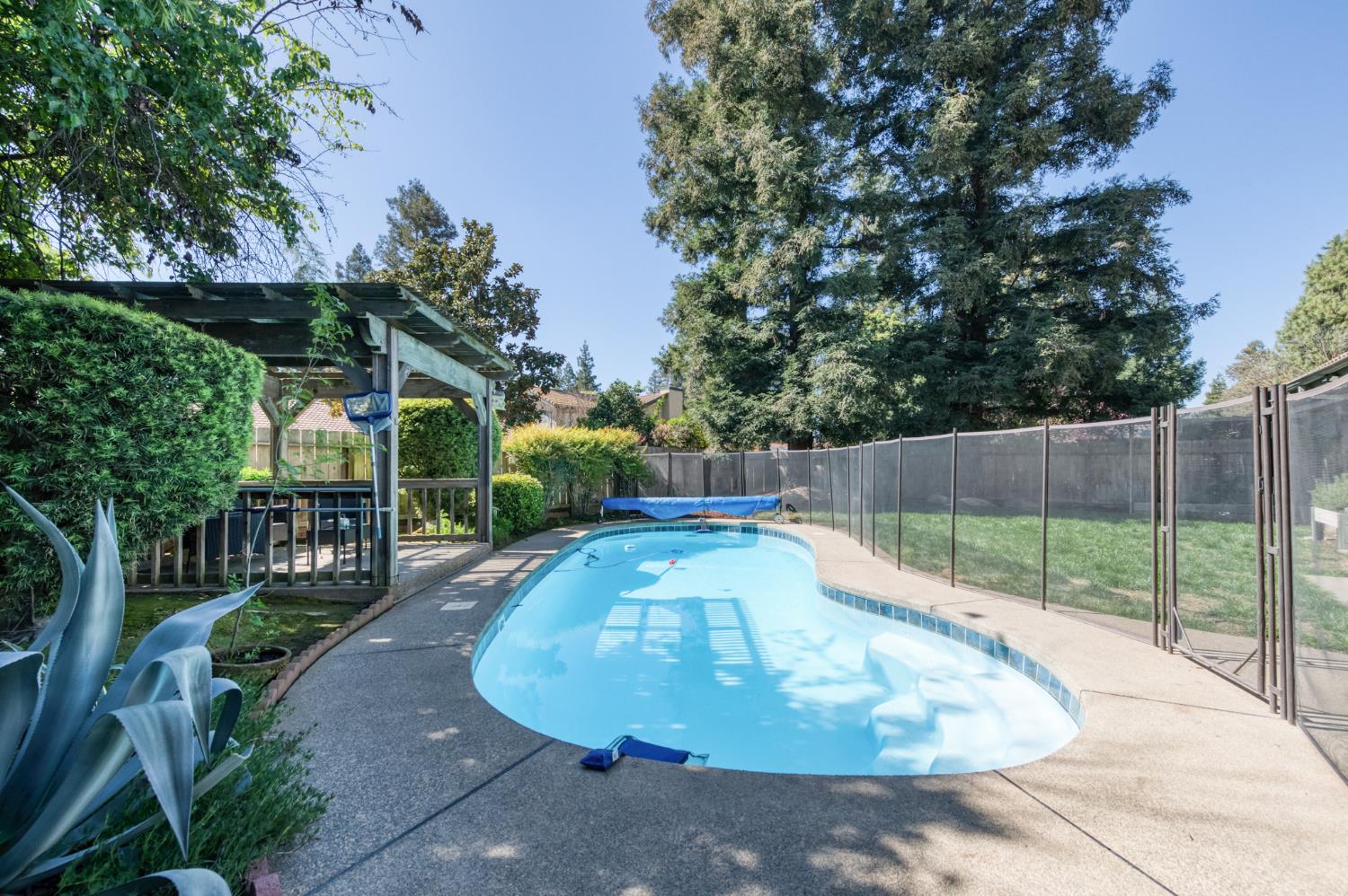 4075 W Los Altos Ave, Fresno, CA 93722