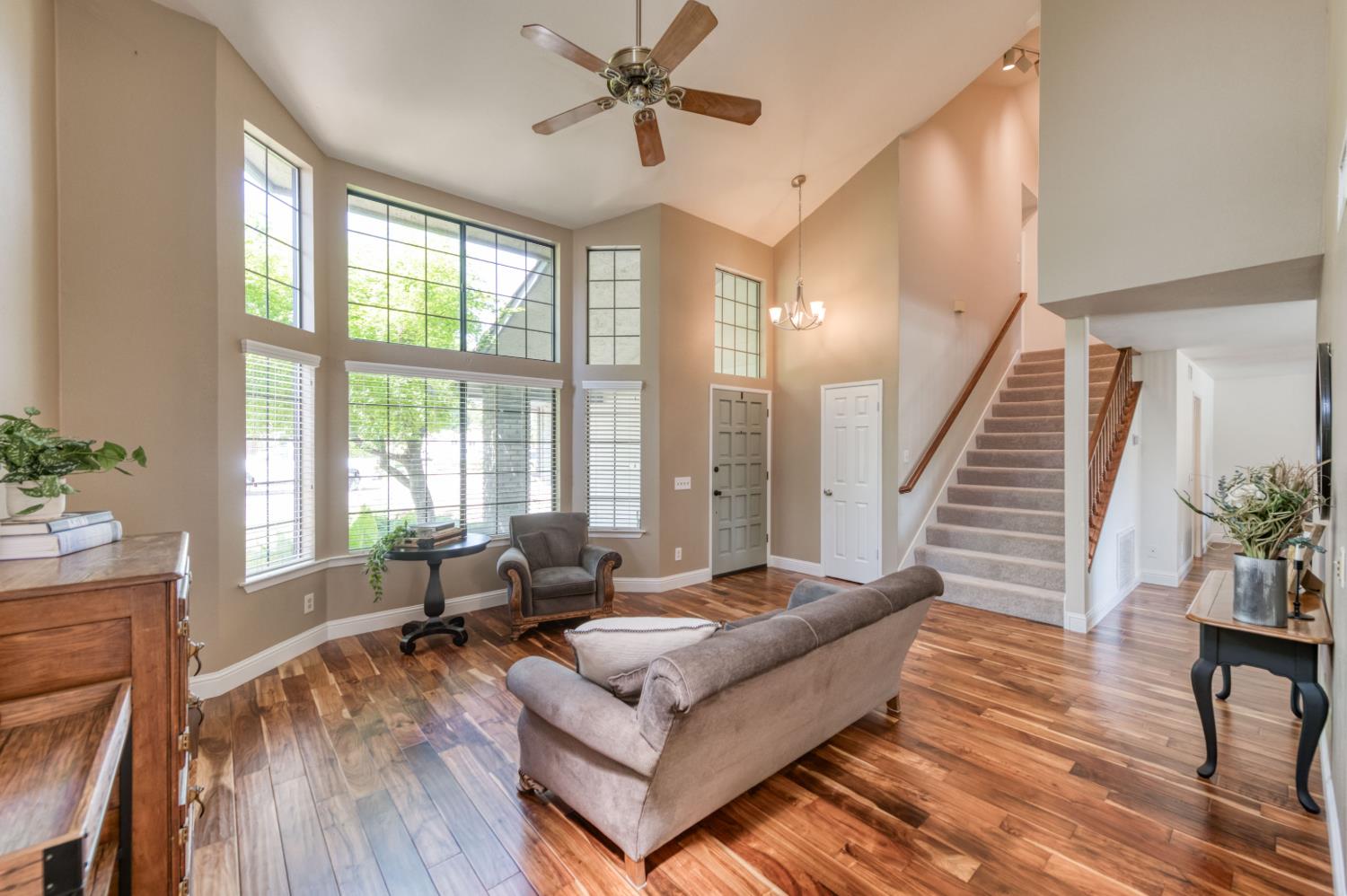 4075 W Los Altos Ave, Fresno, CA 93722