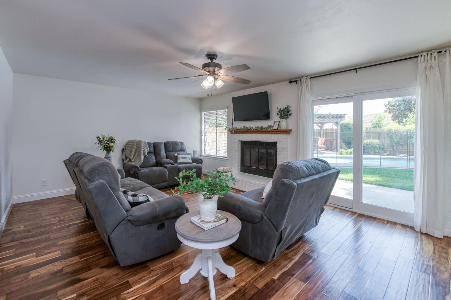 4075 W Los Altos Ave, Fresno, CA 93722
