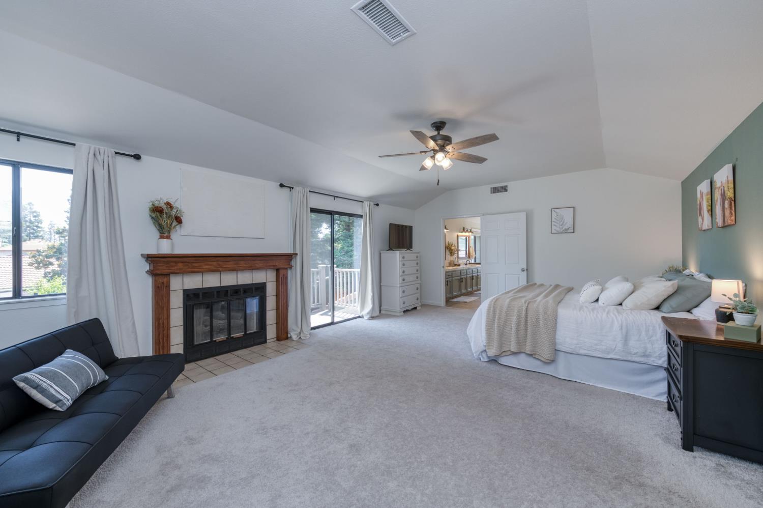 4075 W Los Altos Ave, Fresno, CA 93722