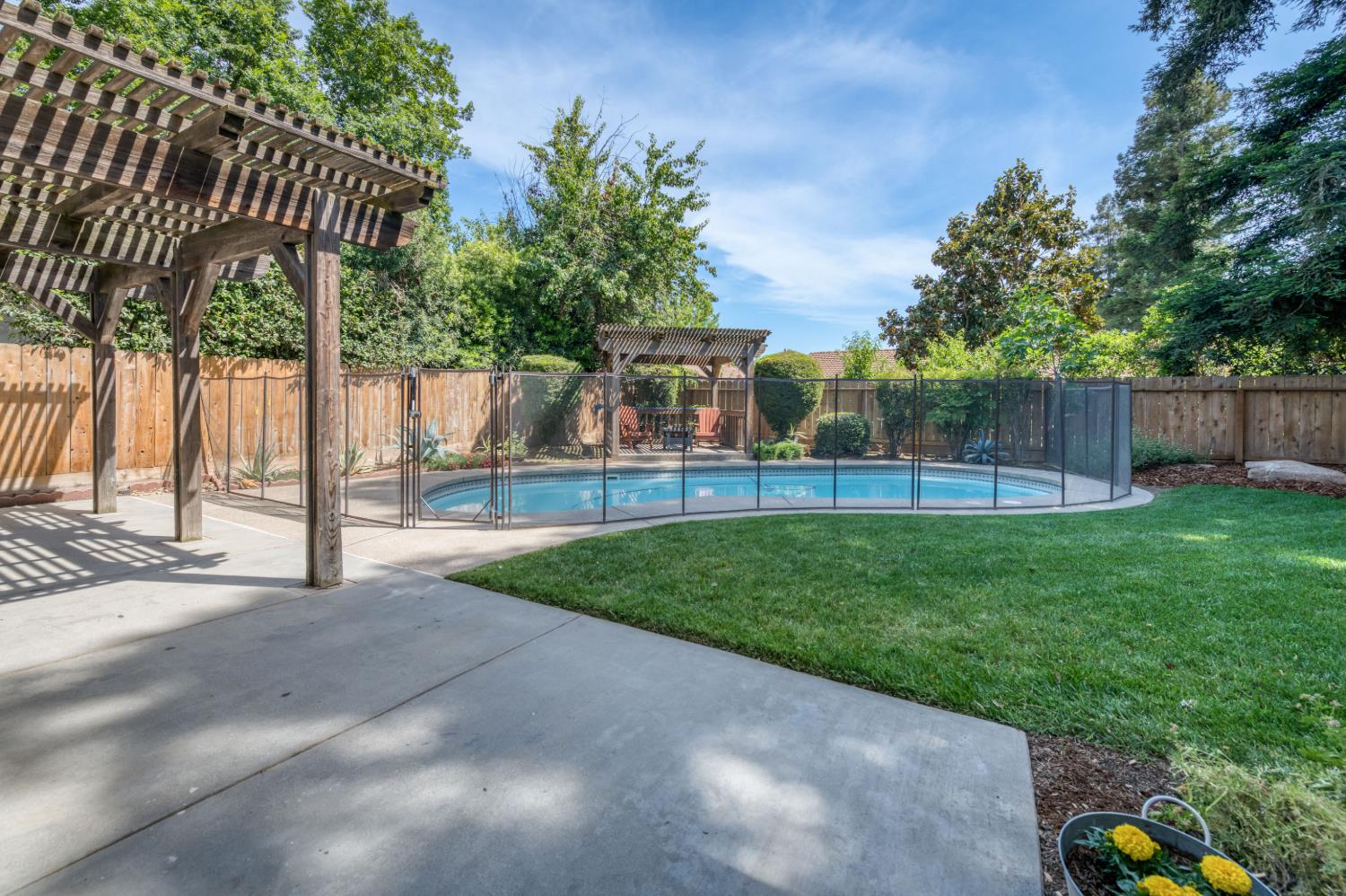 4075 W Los Altos Ave, Fresno, CA 93722