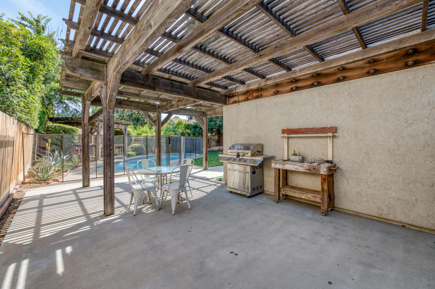 4075 W Los Altos Ave, Fresno, CA 93722