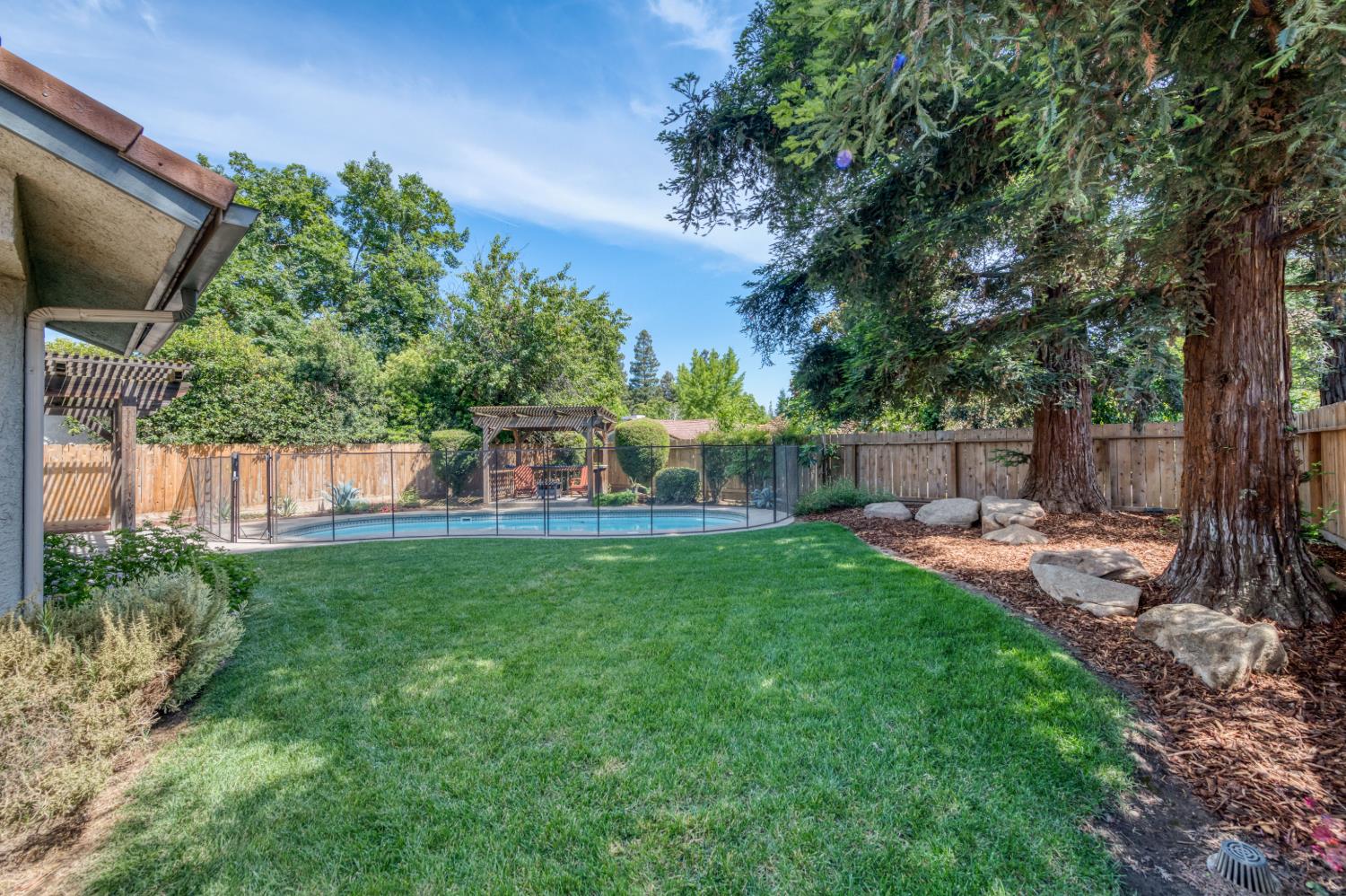 4075 W Los Altos Ave, Fresno, CA 93722