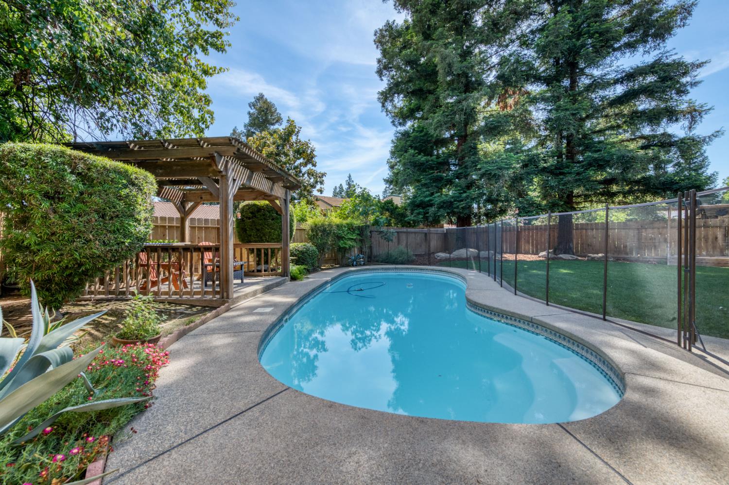 4075 W Los Altos Ave, Fresno, CA 93722