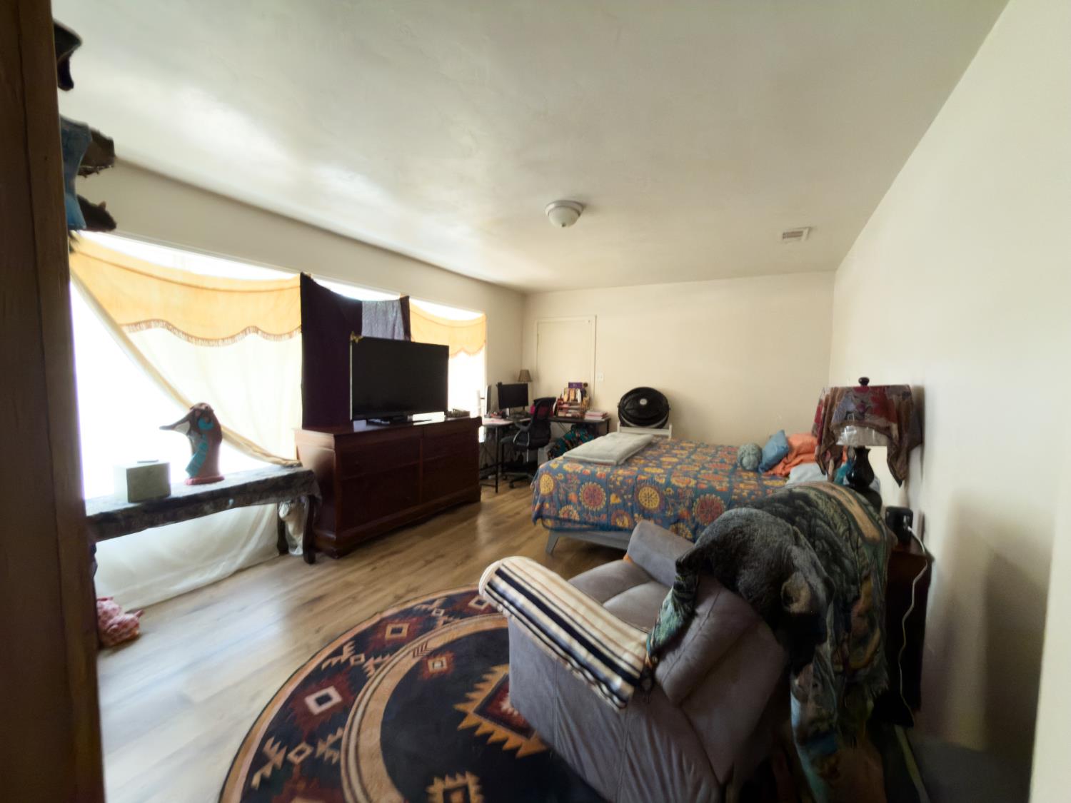 34 E McKinley Ave, Fresno, CA 93728