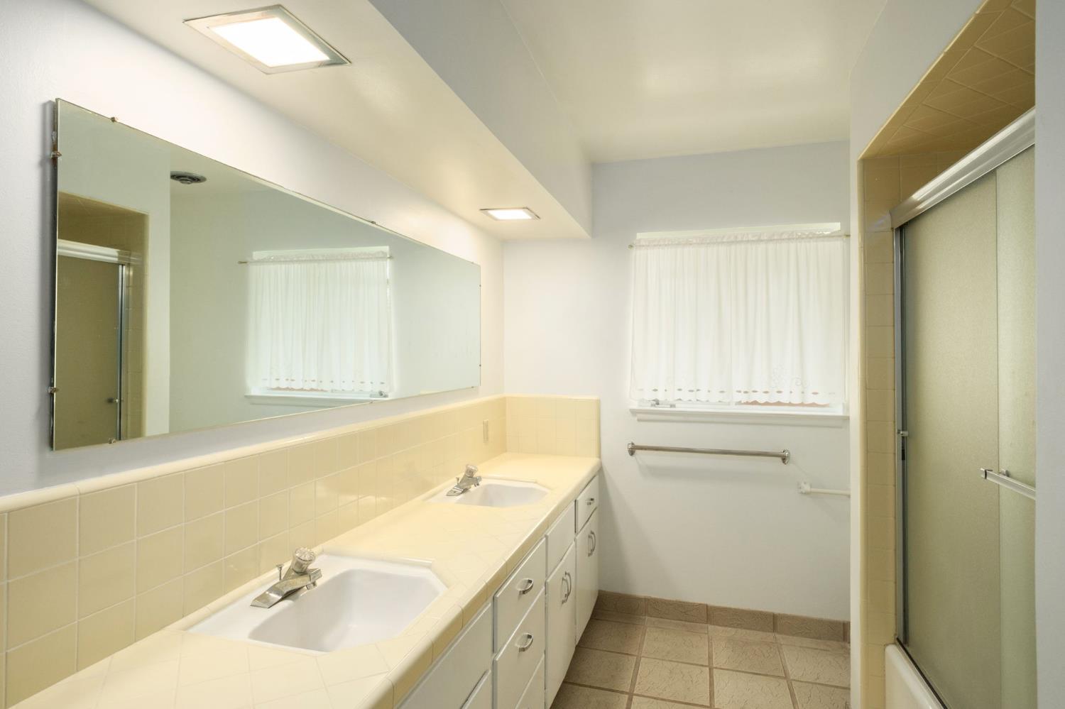 1288 W San Jose Ave, Fresno, CA 93711