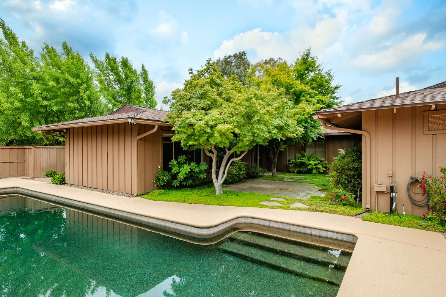 1288 W San Jose Ave, Fresno, CA 93711
