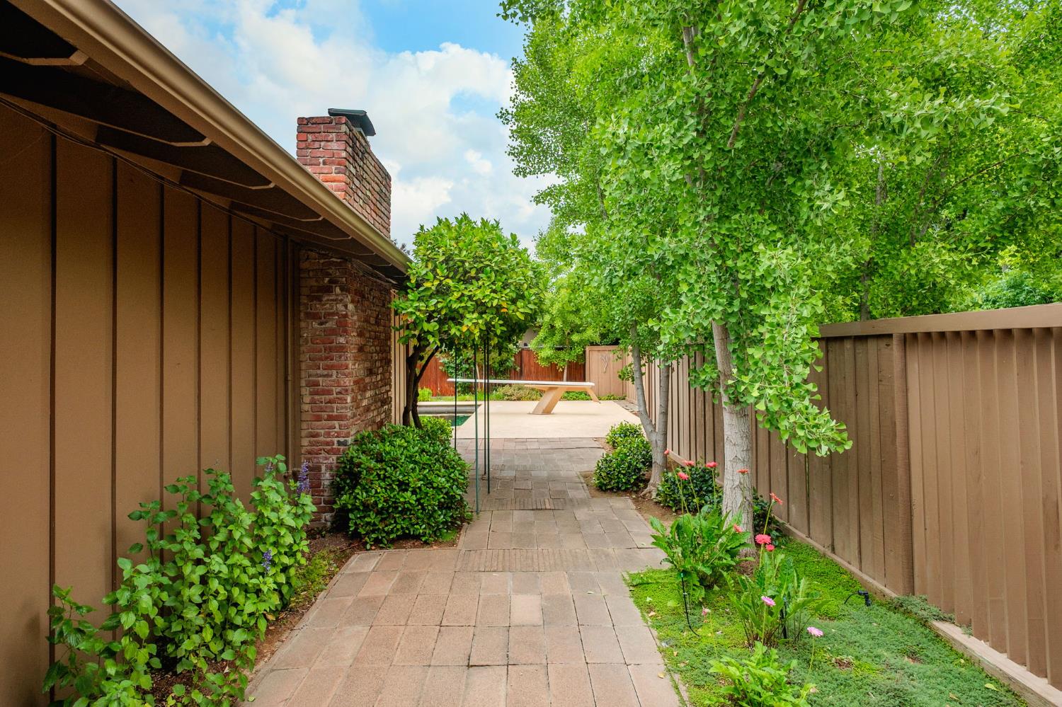 1288 W San Jose Ave, Fresno, CA 93711