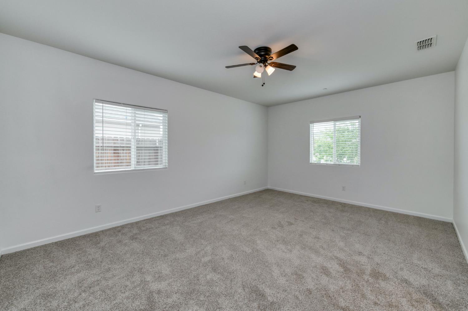 1391 Shoreside Dr, Madera, CA 93637