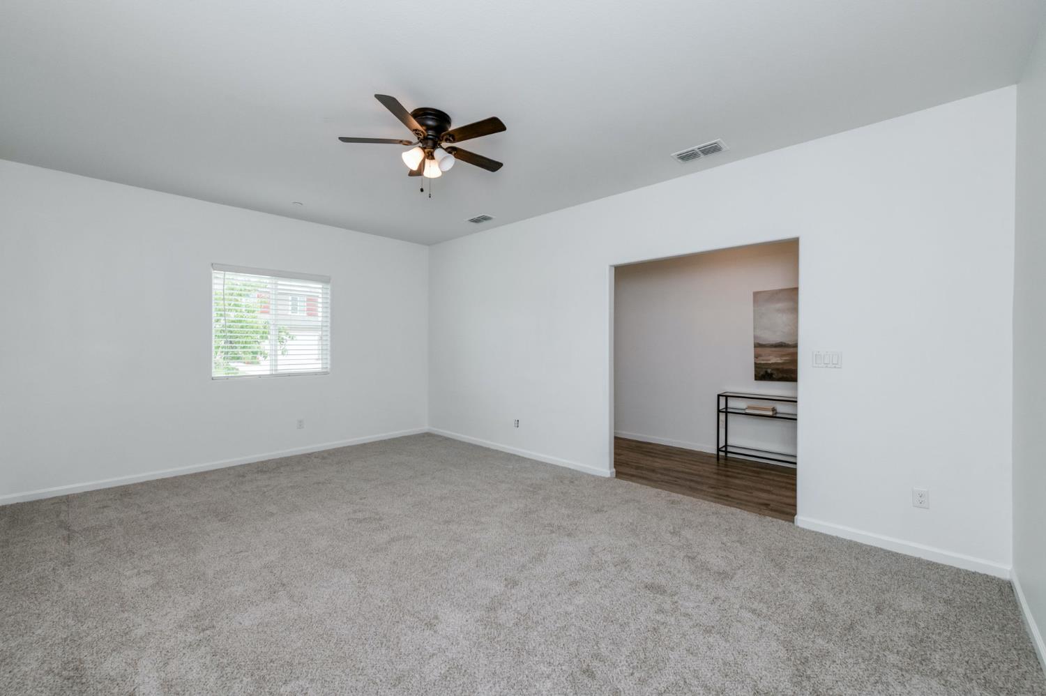 1391 Shoreside Dr, Madera, CA 93637