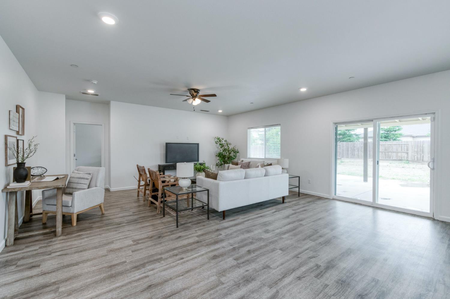 1391 Shoreside Dr, Madera, CA 93637