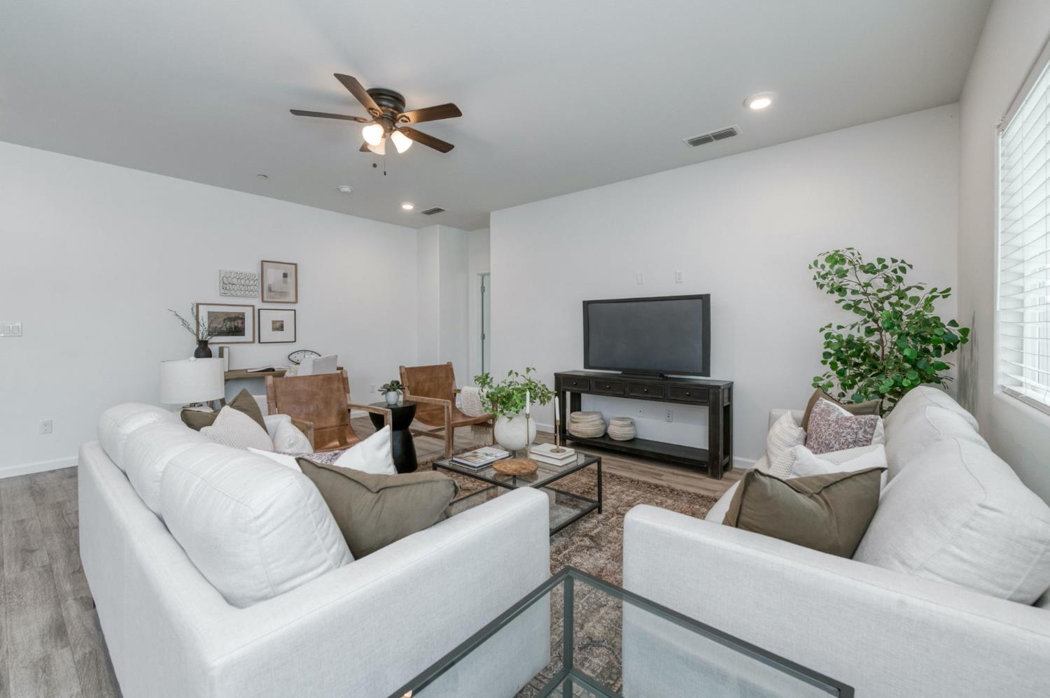 1391 Shoreside Dr, Madera, CA 93637