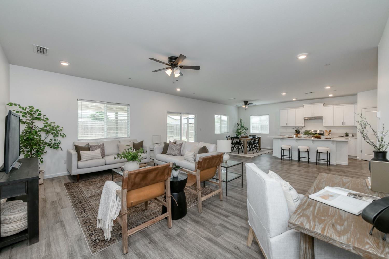 1391 Shoreside Dr, Madera, CA 93637
