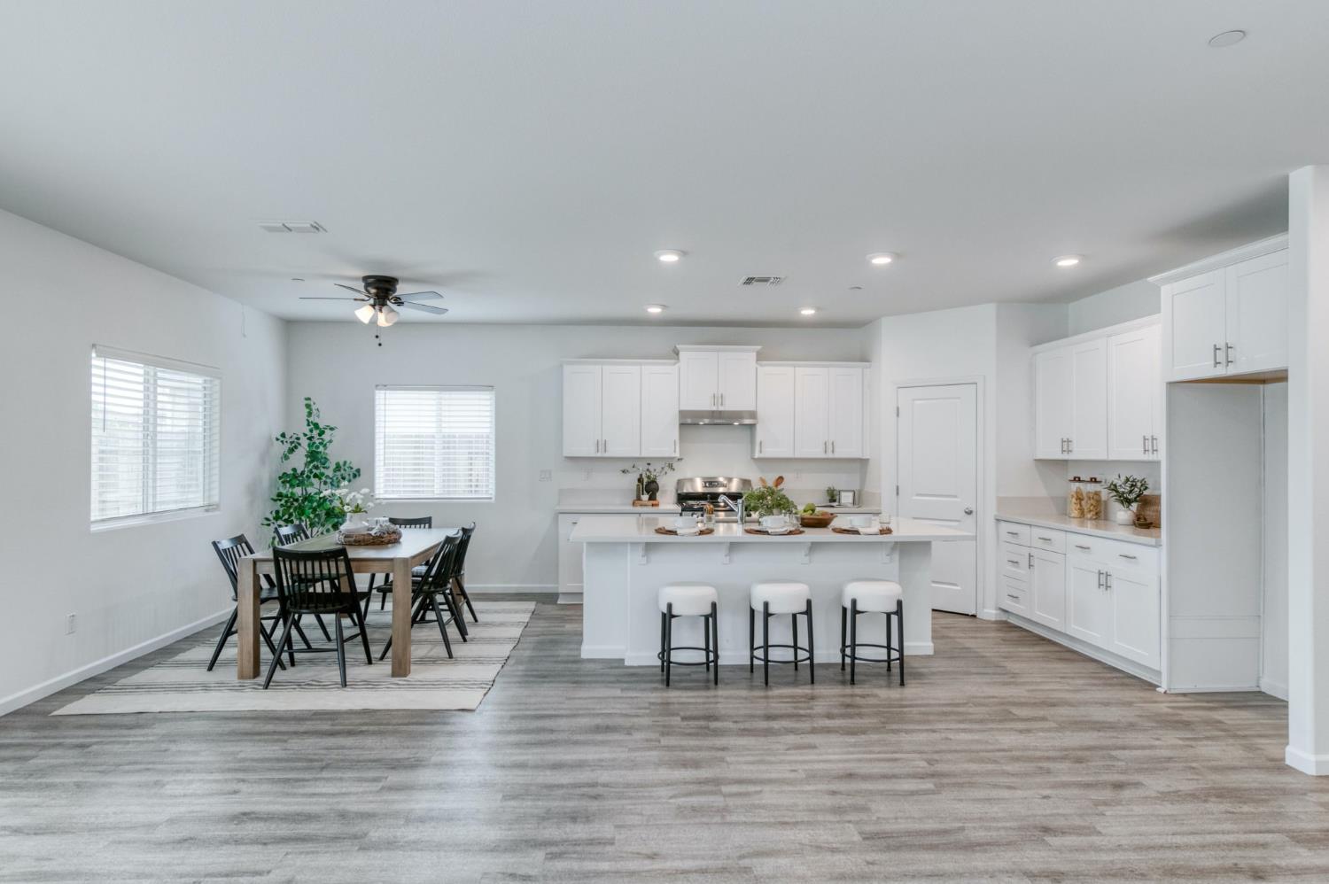 1391 Shoreside Dr, Madera, CA 93637