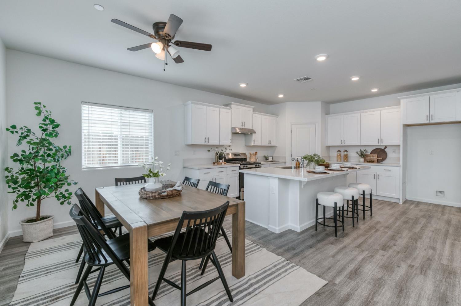 1391 Shoreside Dr, Madera, CA 93637