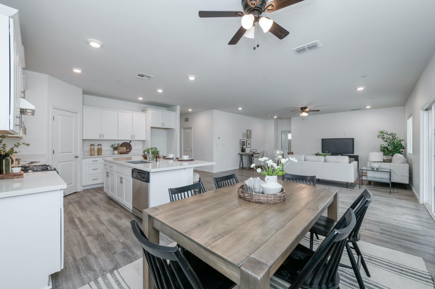 1391 Shoreside Dr, Madera, CA 93637