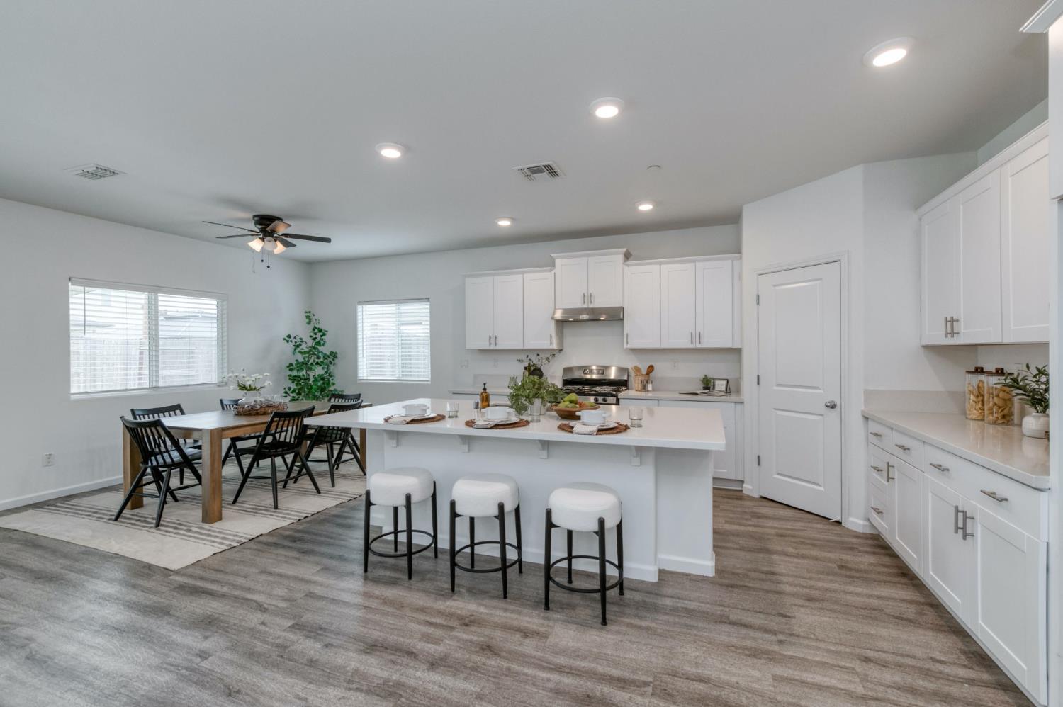 1391 Shoreside Dr, Madera, CA 93637