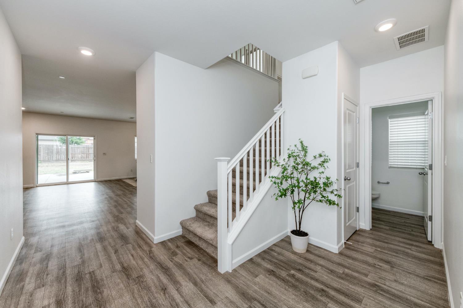 1391 Shoreside Dr, Madera, CA 93637