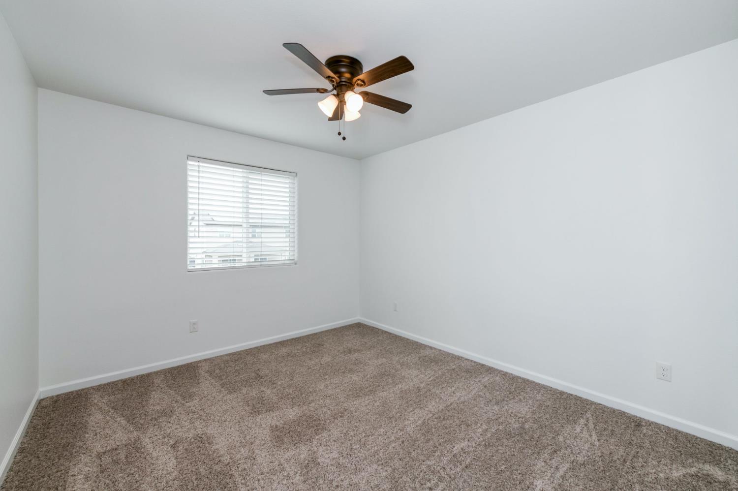 1391 Shoreside Dr, Madera, CA 93637