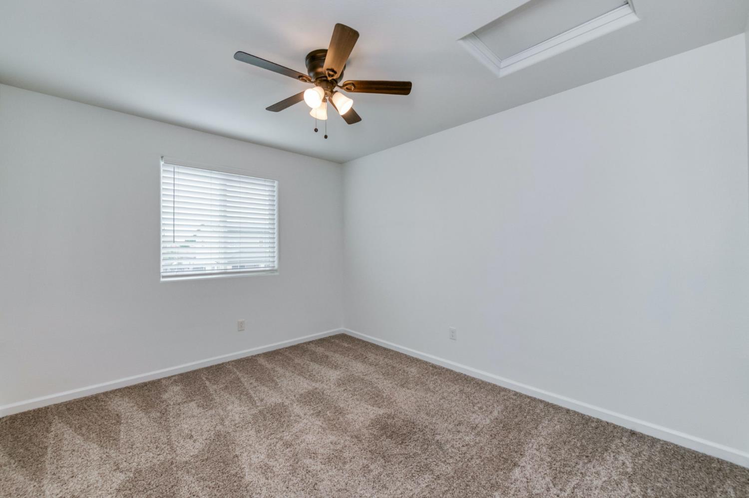1391 Shoreside Dr, Madera, CA 93637