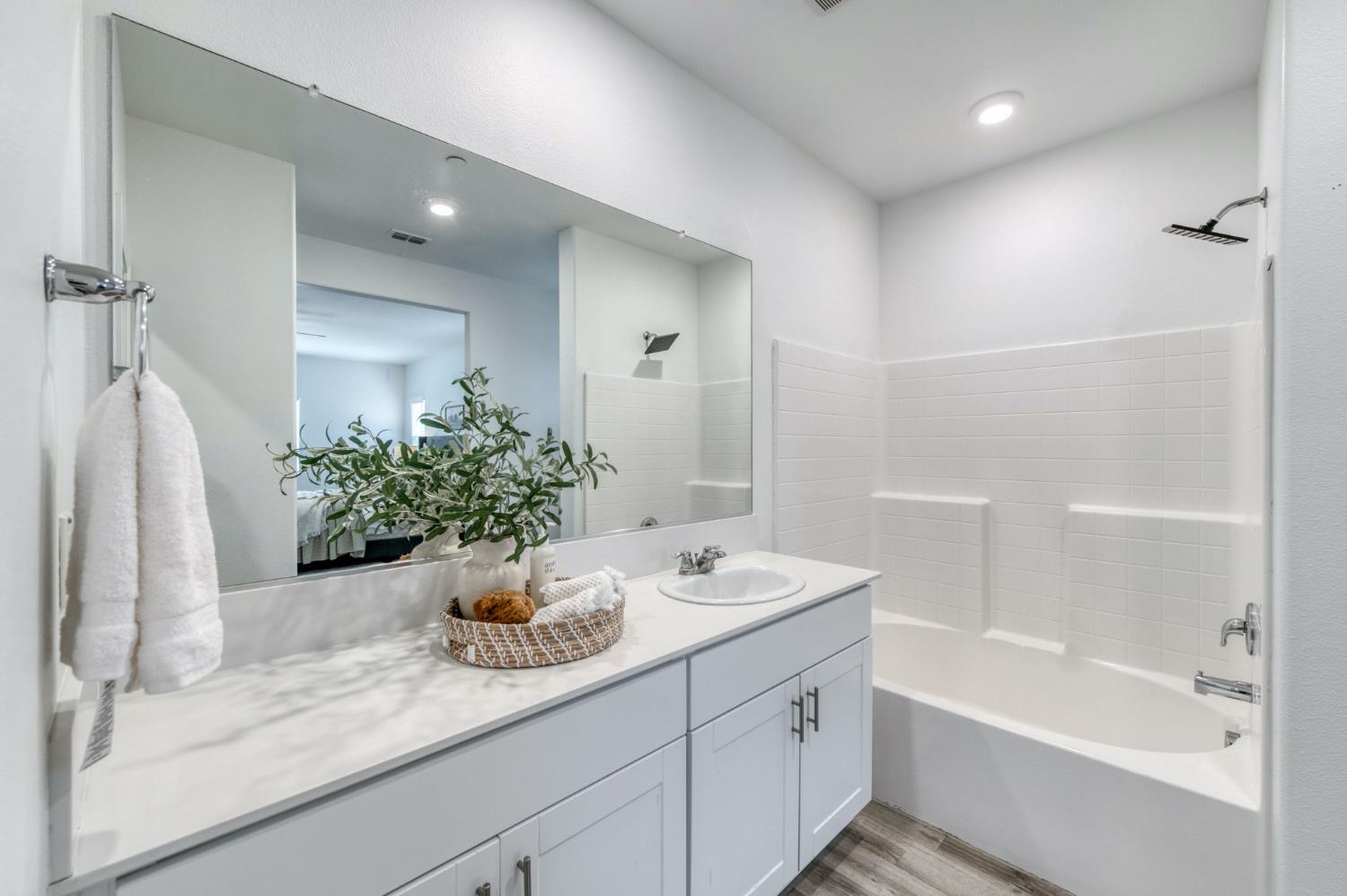 1391 Shoreside Dr, Madera, CA 93637
