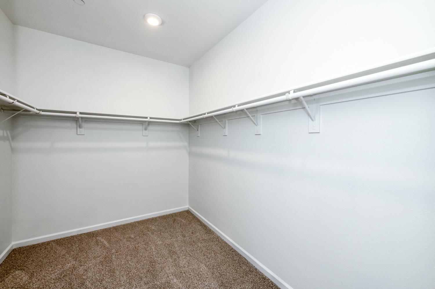 1391 Shoreside Dr, Madera, CA 93637