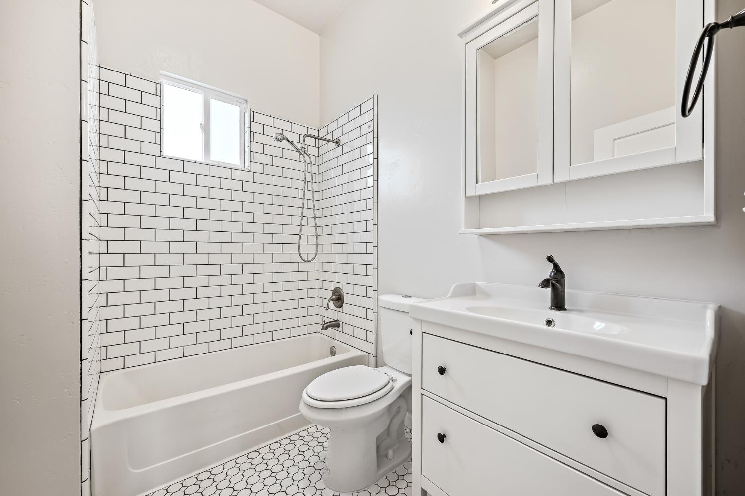1320 P St, Fresno, CA 93721