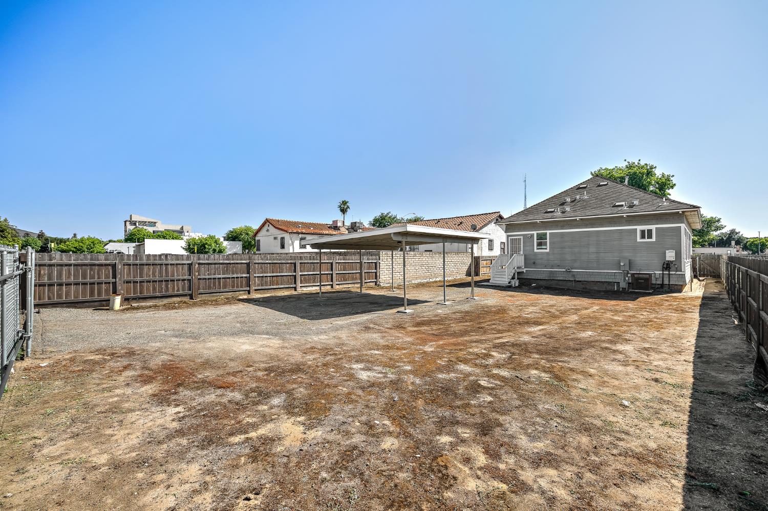 1320 P St, Fresno, CA 93721