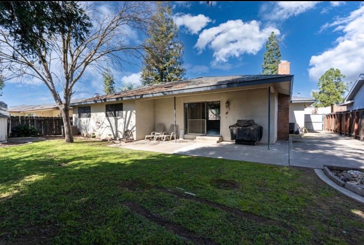 2265 E Herndon Ave, Fresno, CA 93720