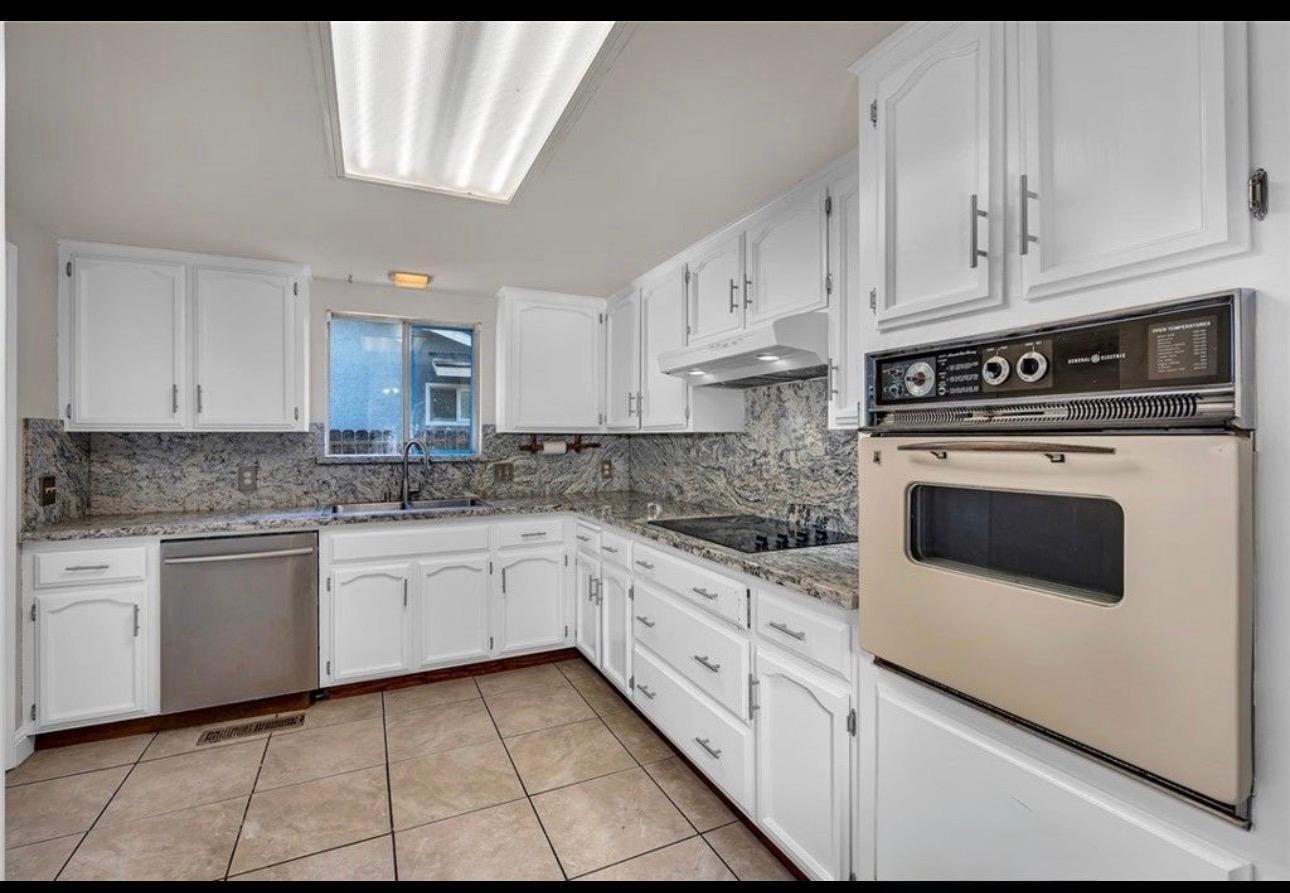2265 E Herndon Ave, Fresno, CA 93720