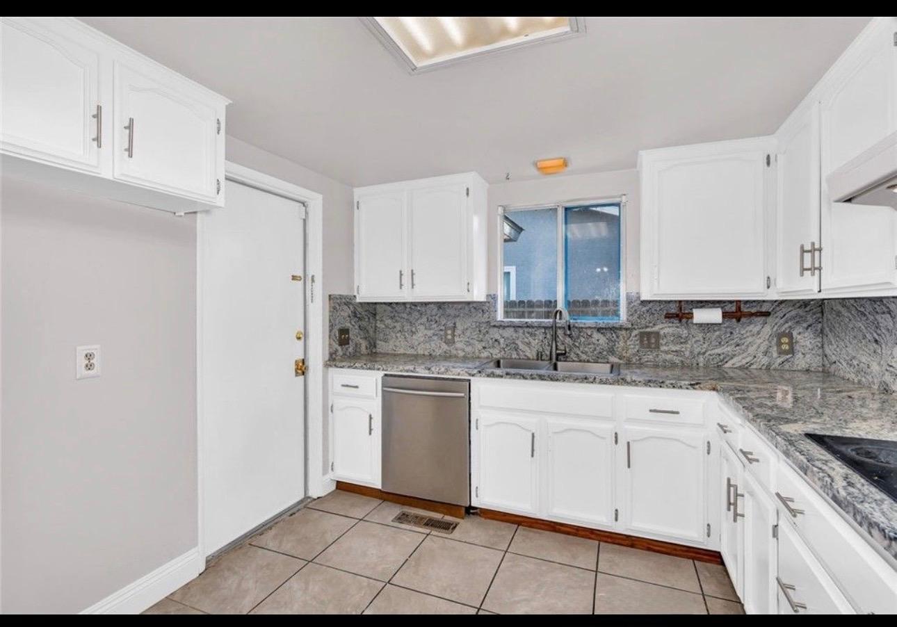 2265 E Herndon Ave, Fresno, CA 93720